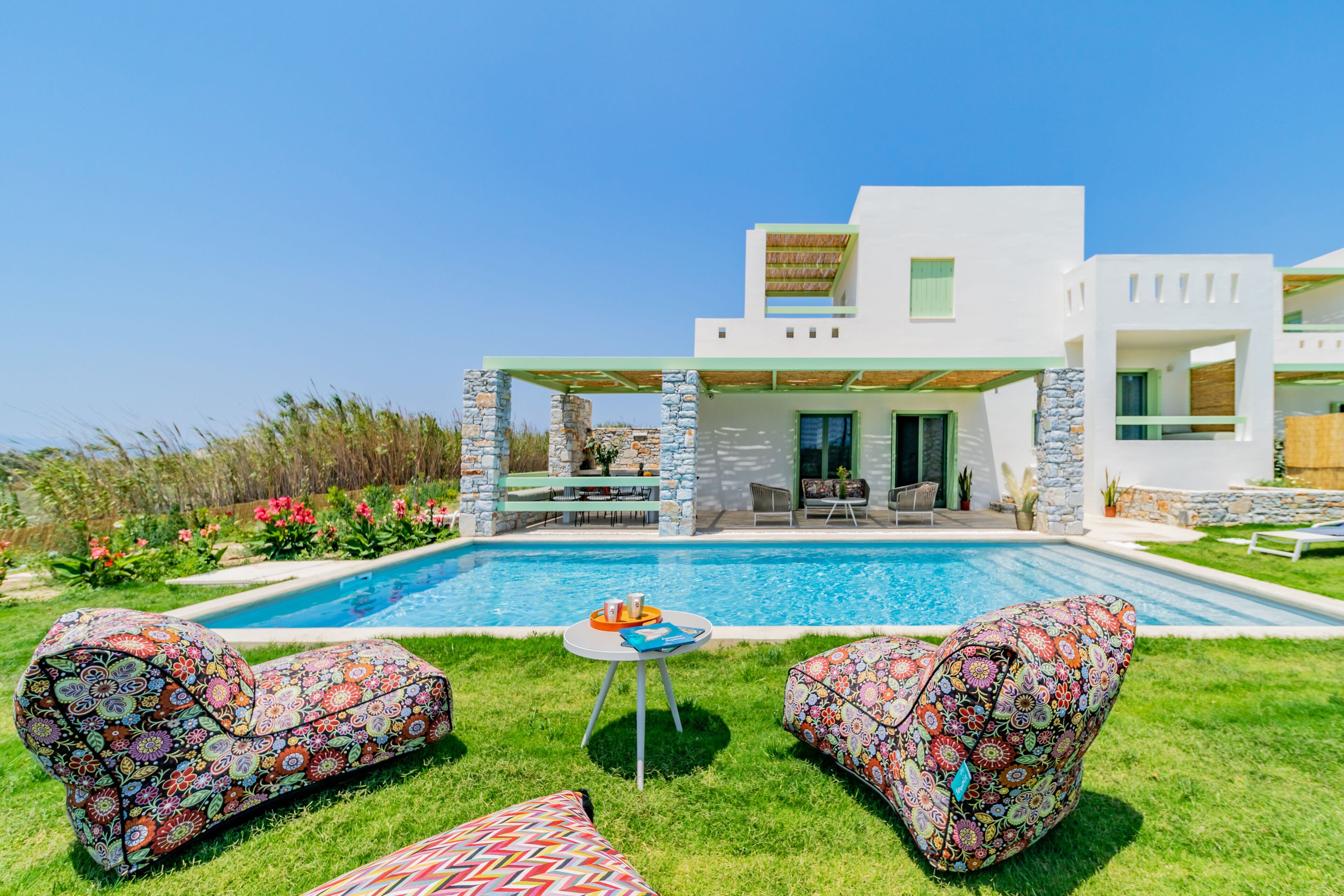 Plioni Villas & Suites