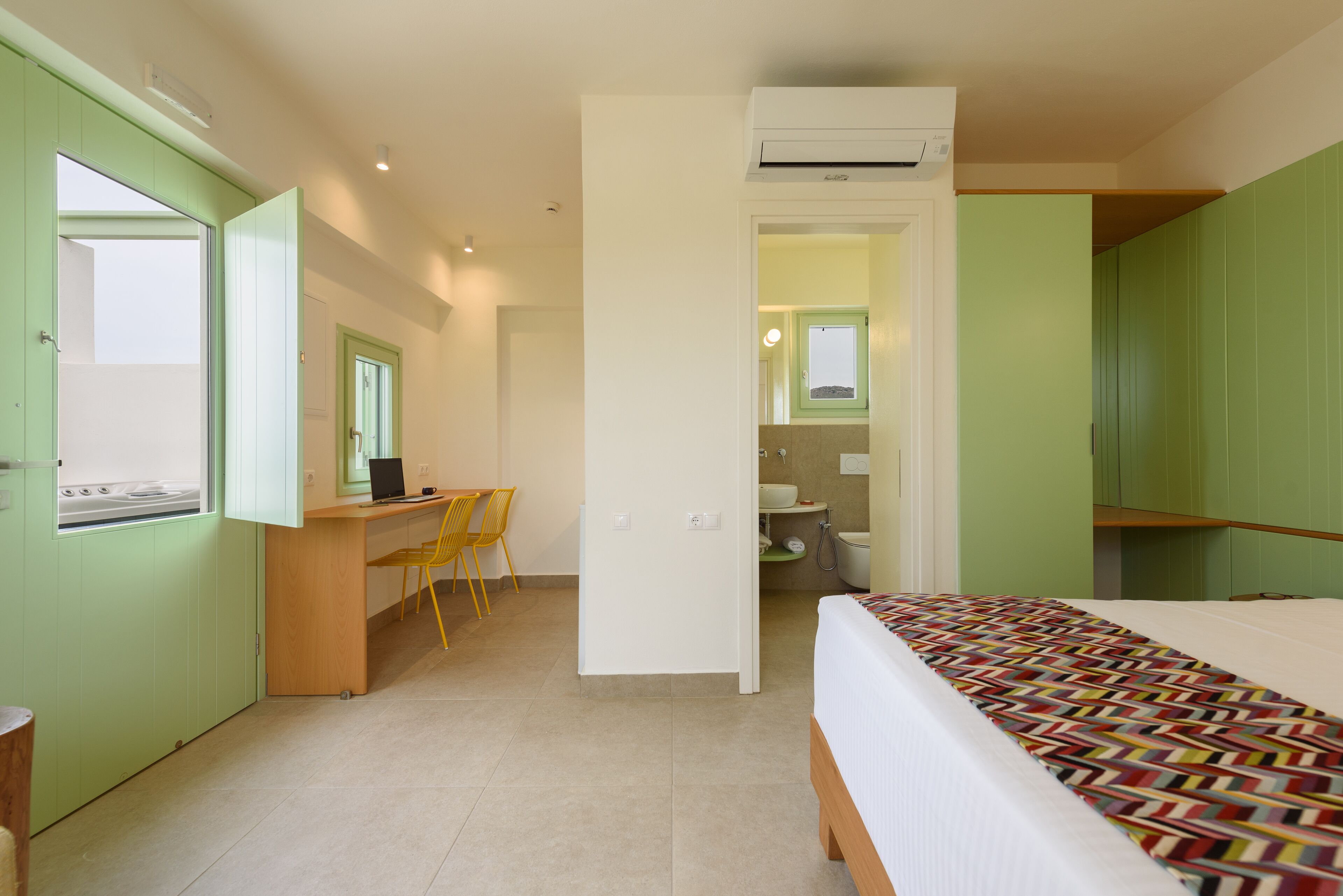 Plioni Villas & Suites