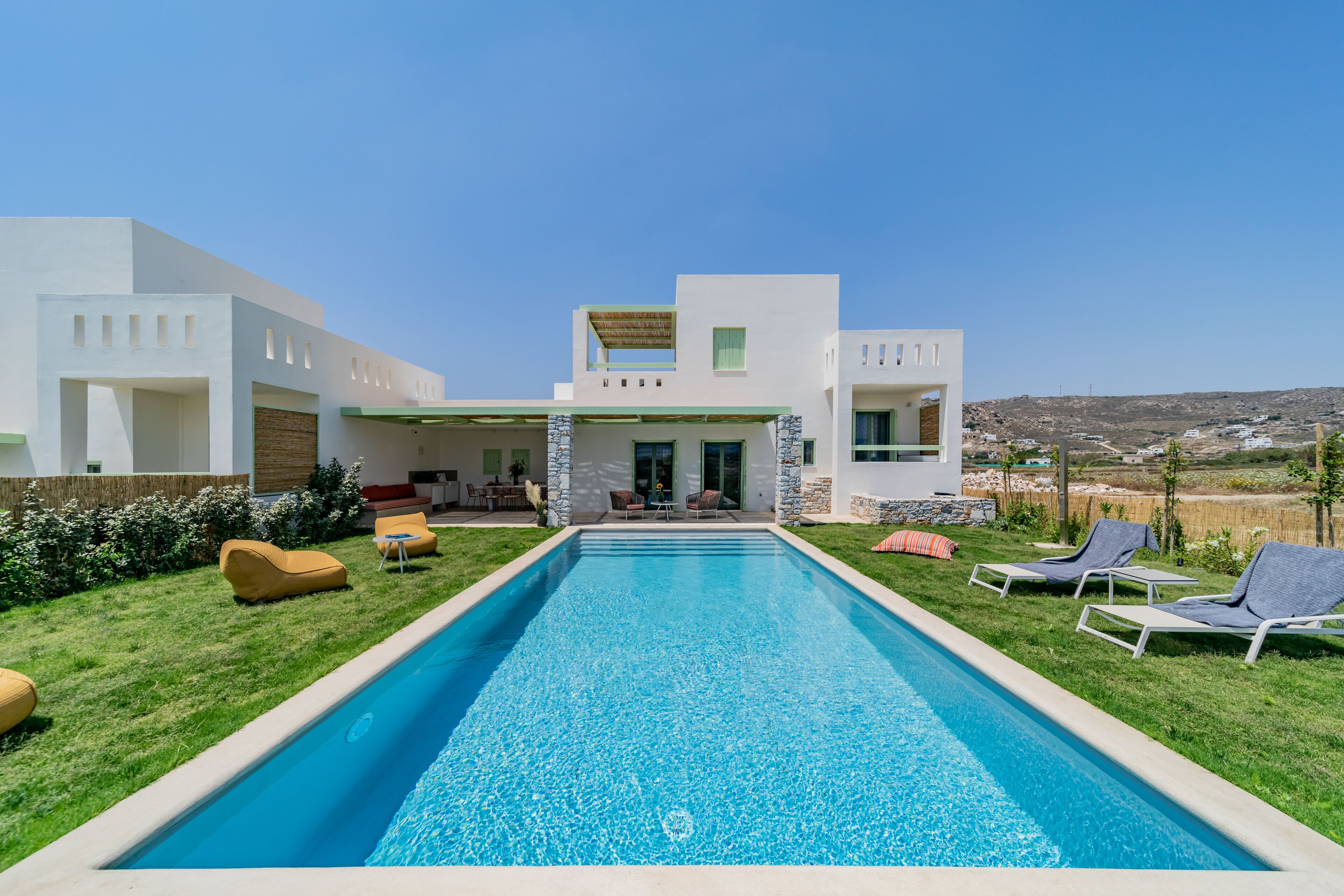 Plioni Villas & Suites