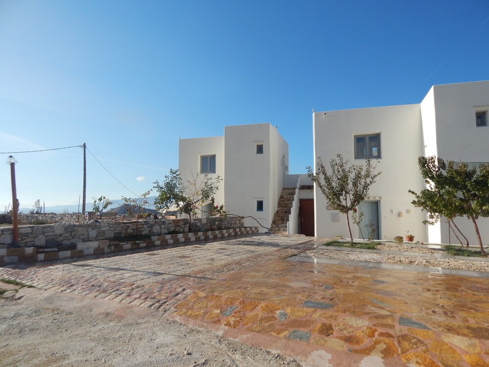 Armonia Studios, Apartments & Villa