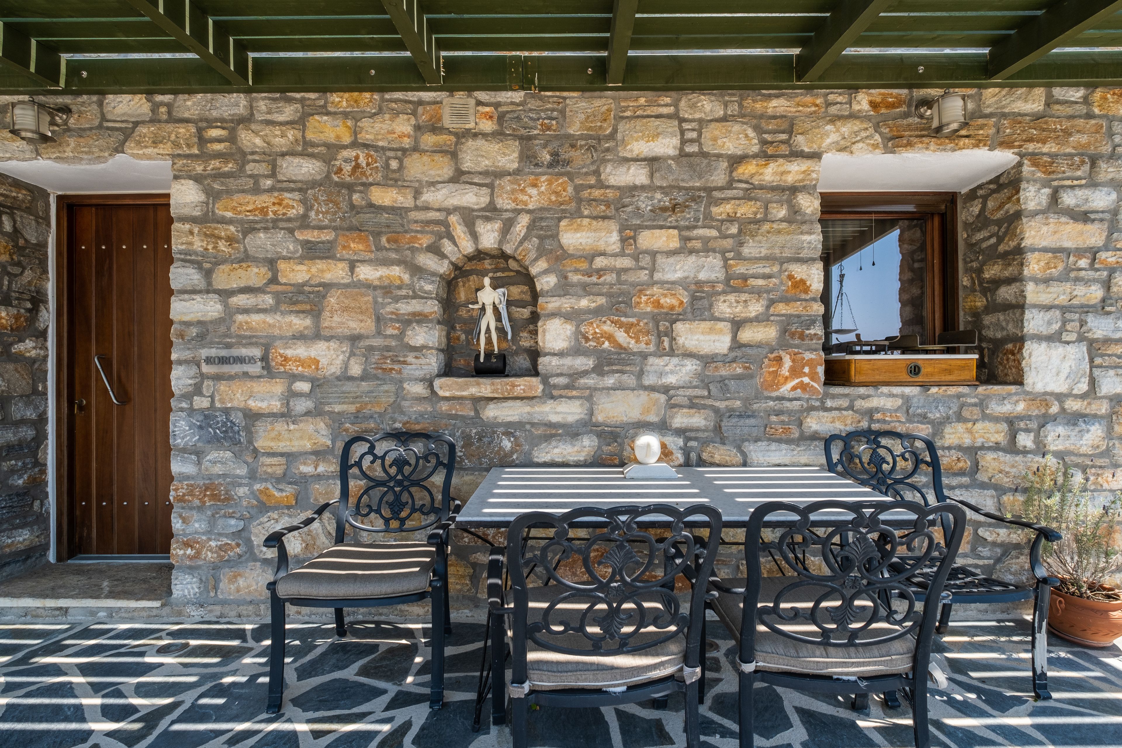 ELaiolithos Luxury Retreat