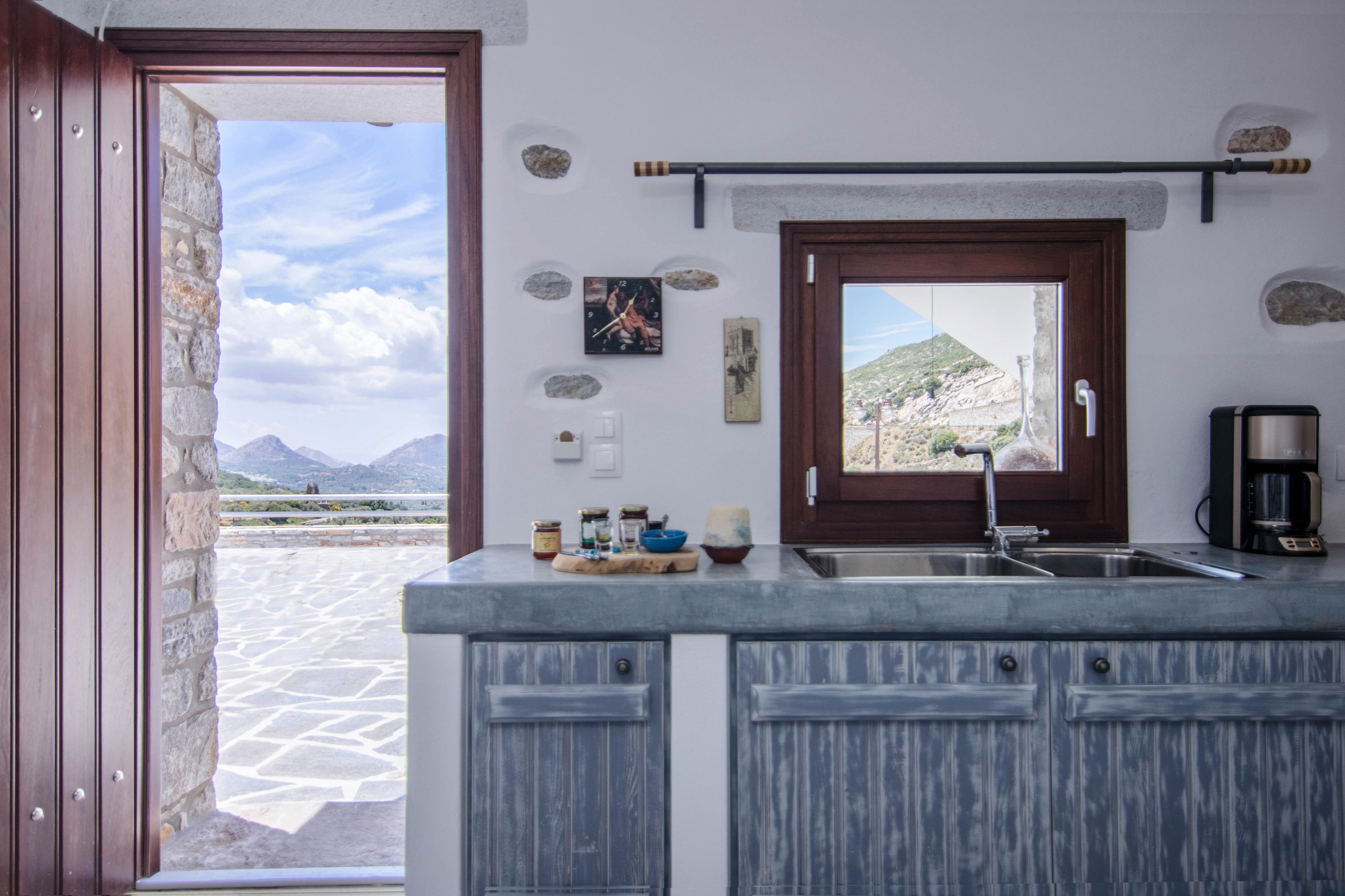 ELaiolithos Luxury Retreat