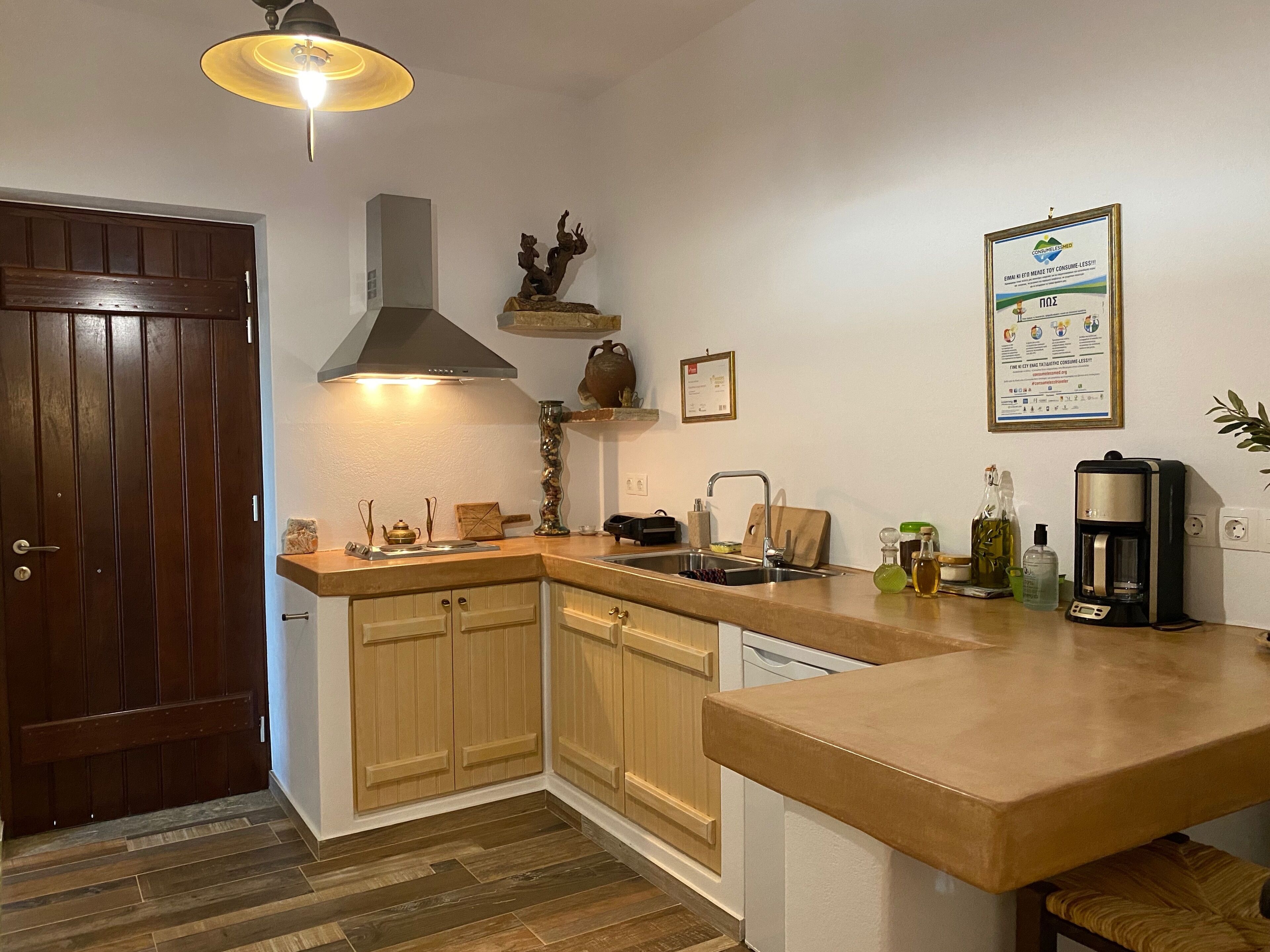 ELaiolithos Luxury Retreat