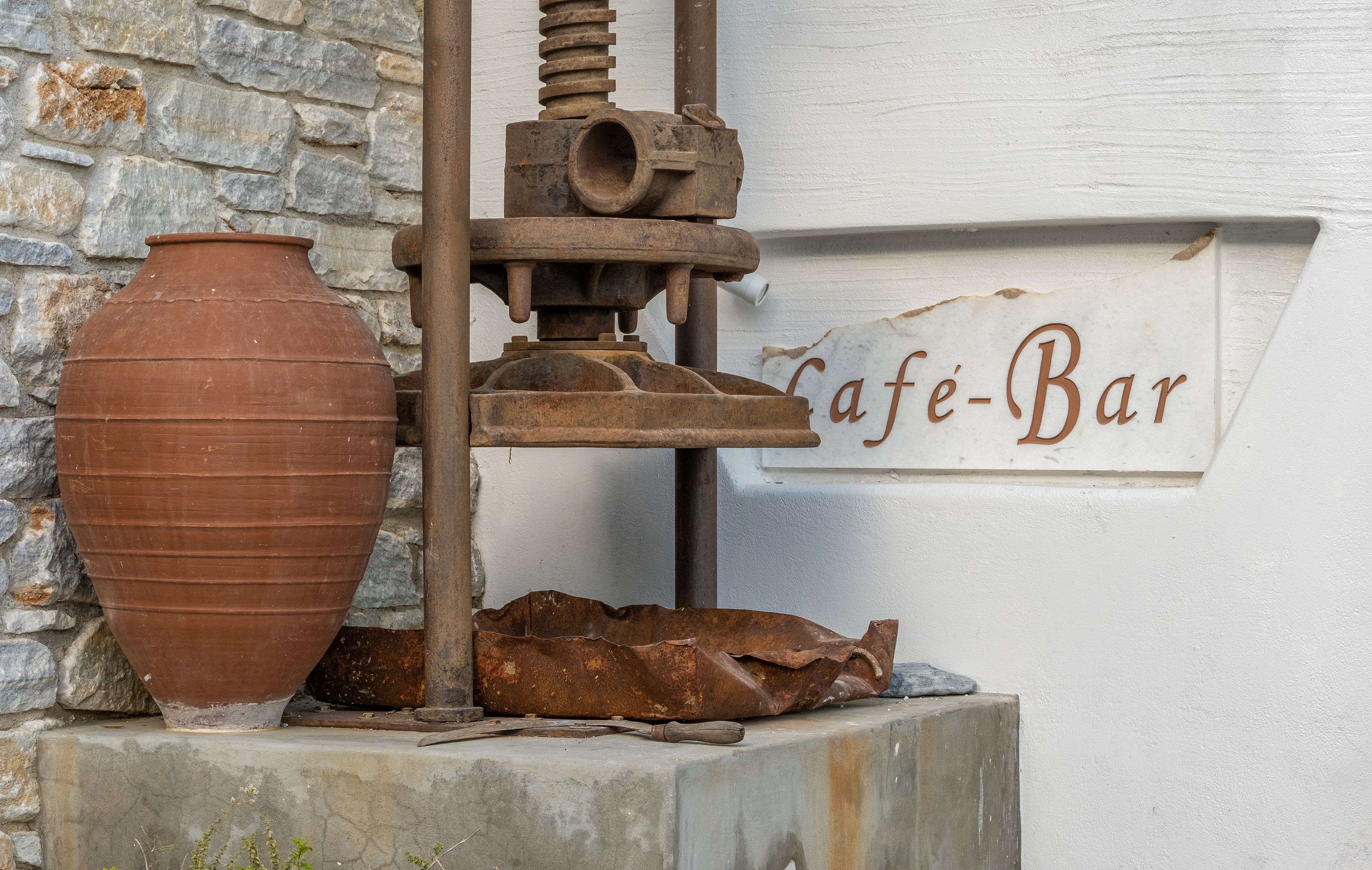 ELaiolithos Luxury Retreat