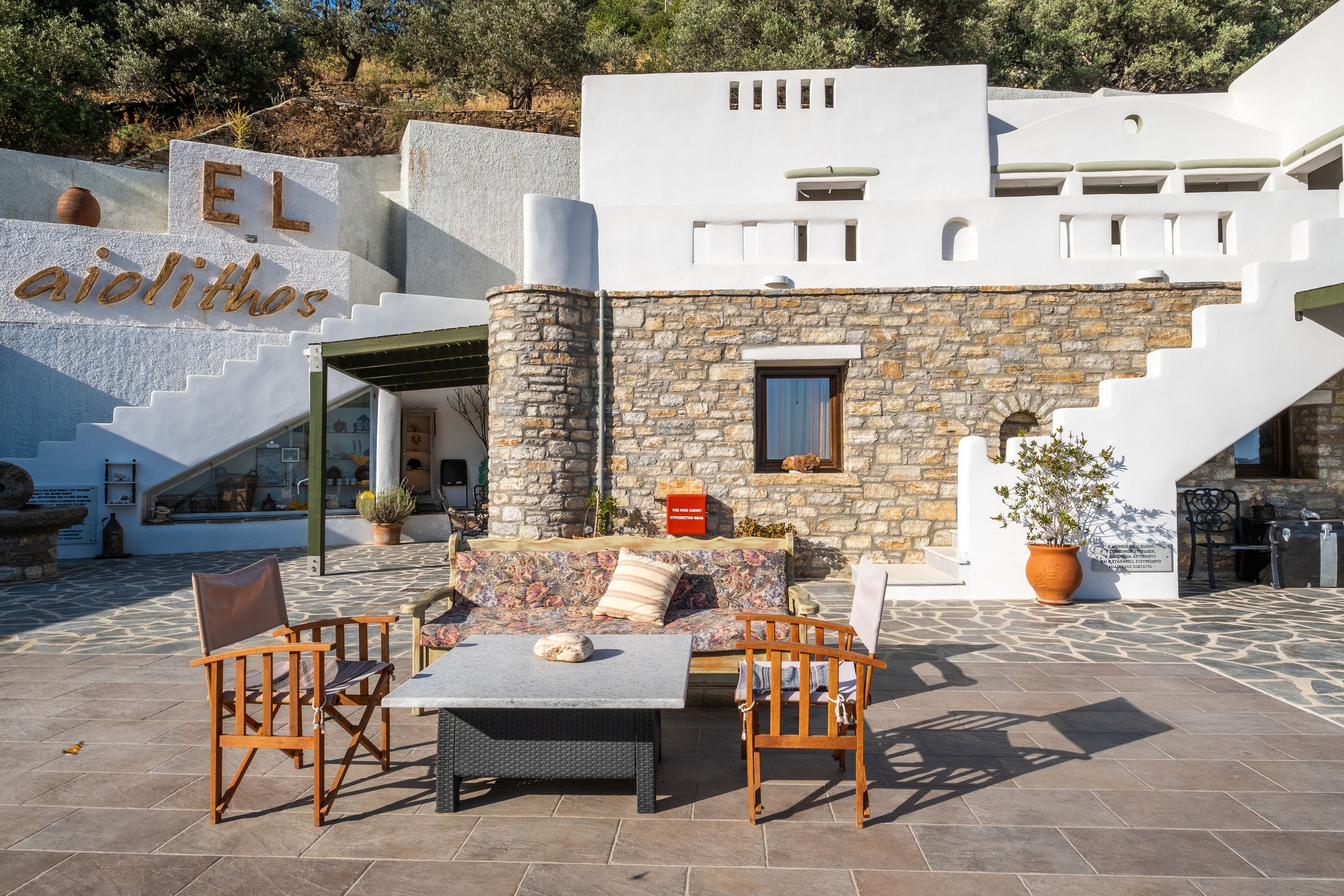 ELaiolithos Luxury Retreat