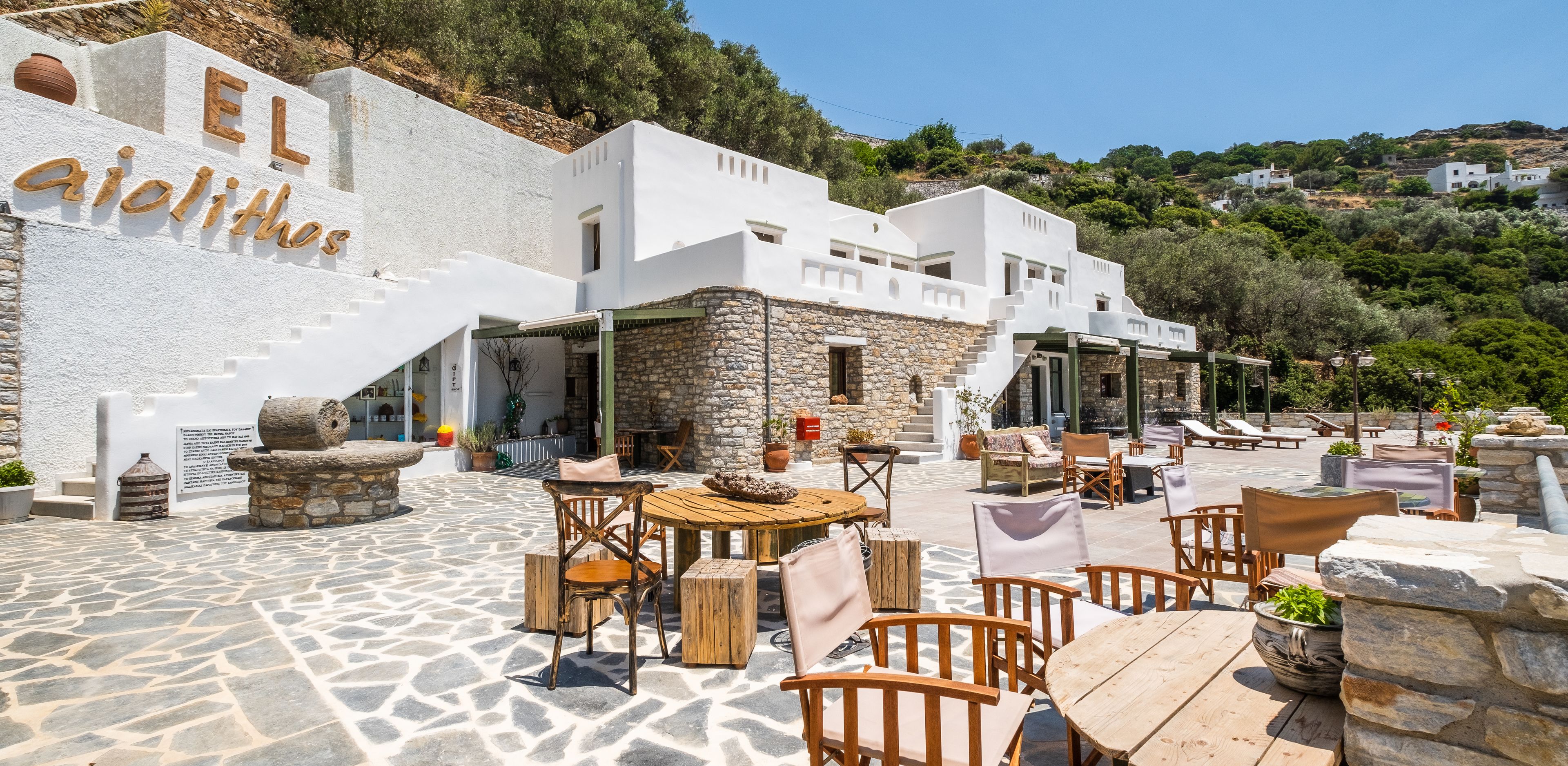 ELaiolithos Luxury Retreat