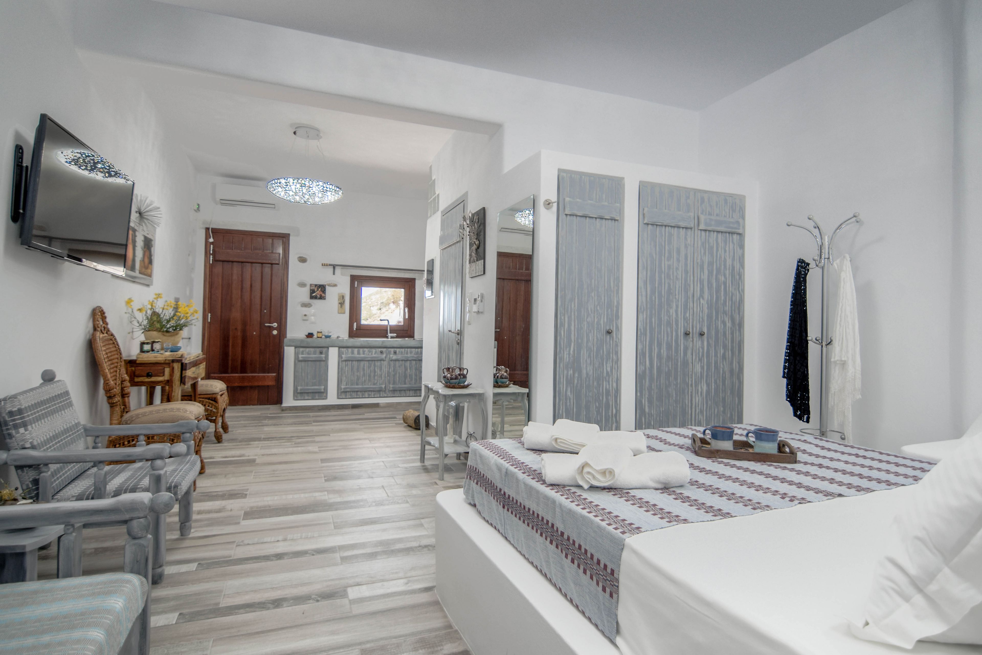 ELaiolithos Luxury Retreat