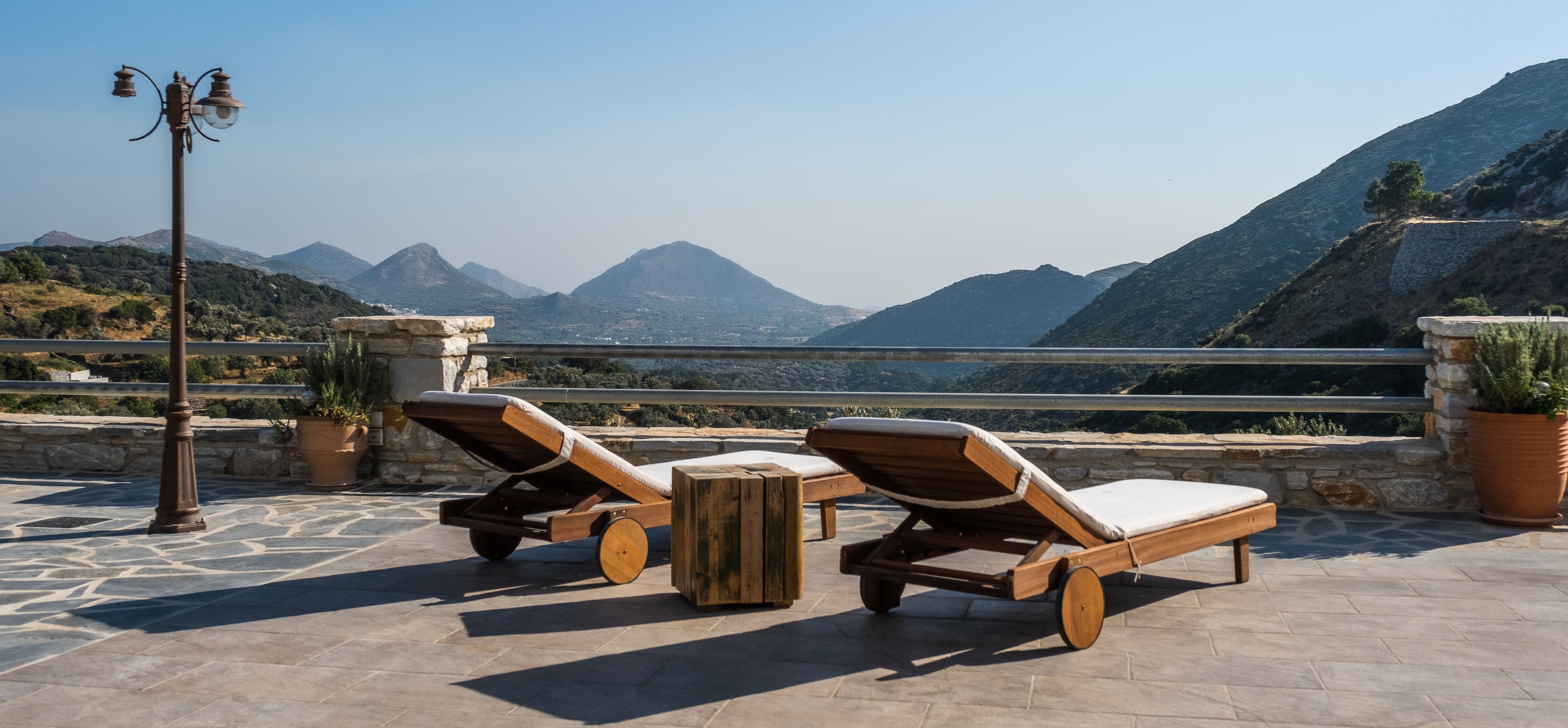 ELaiolithos Luxury Retreat