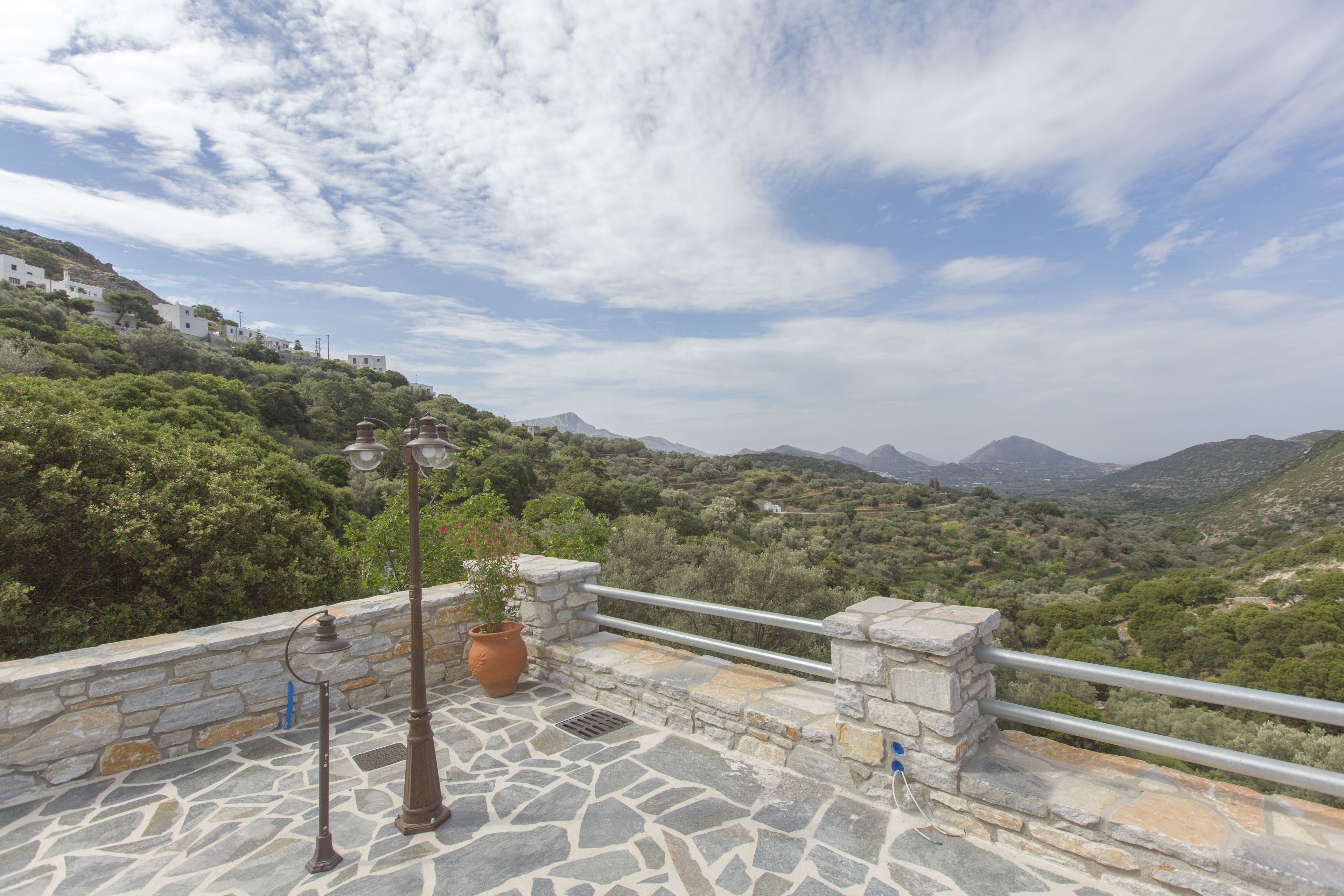 ELaiolithos Luxury Retreat