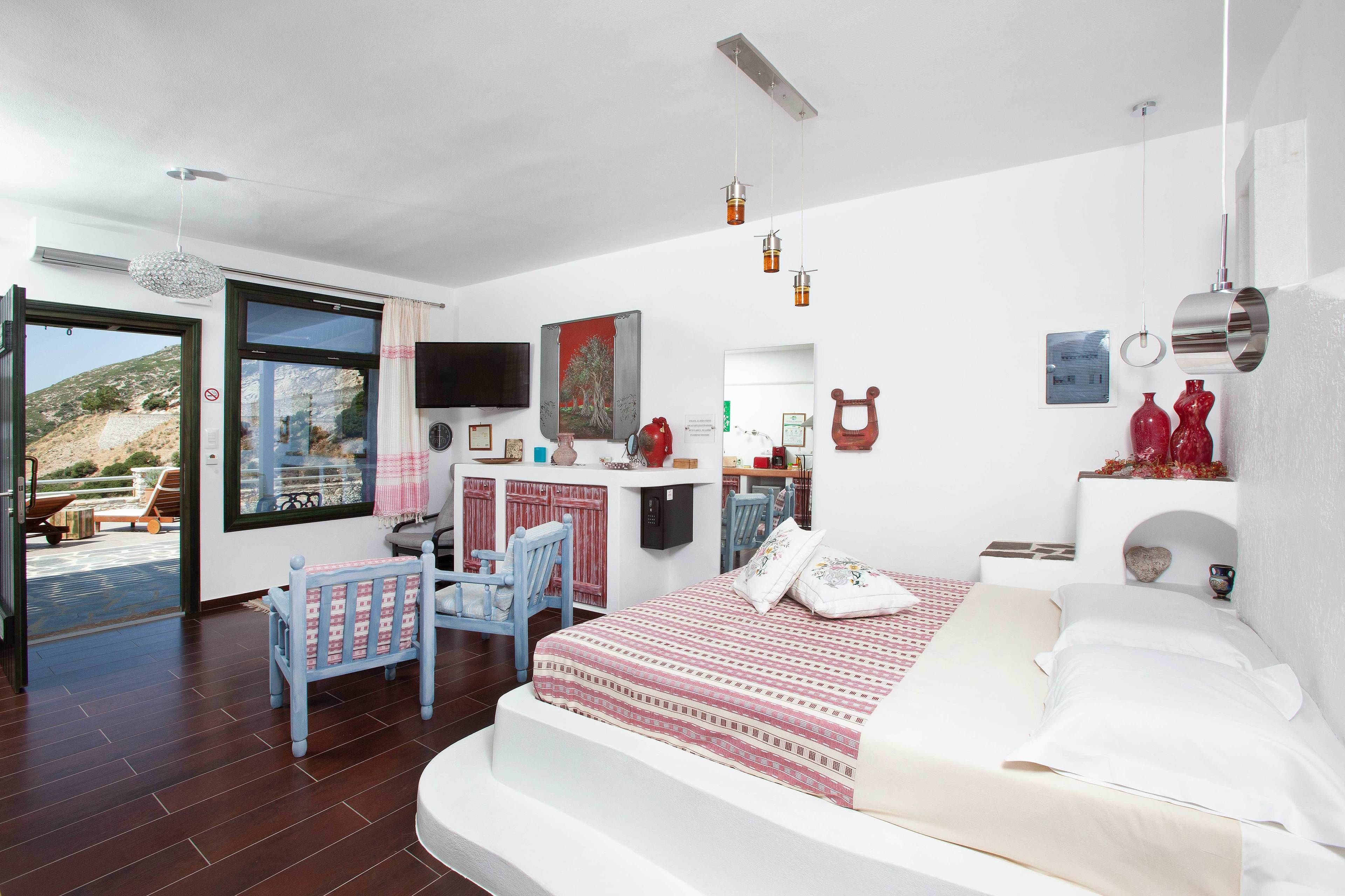 ELaiolithos Luxury Retreat