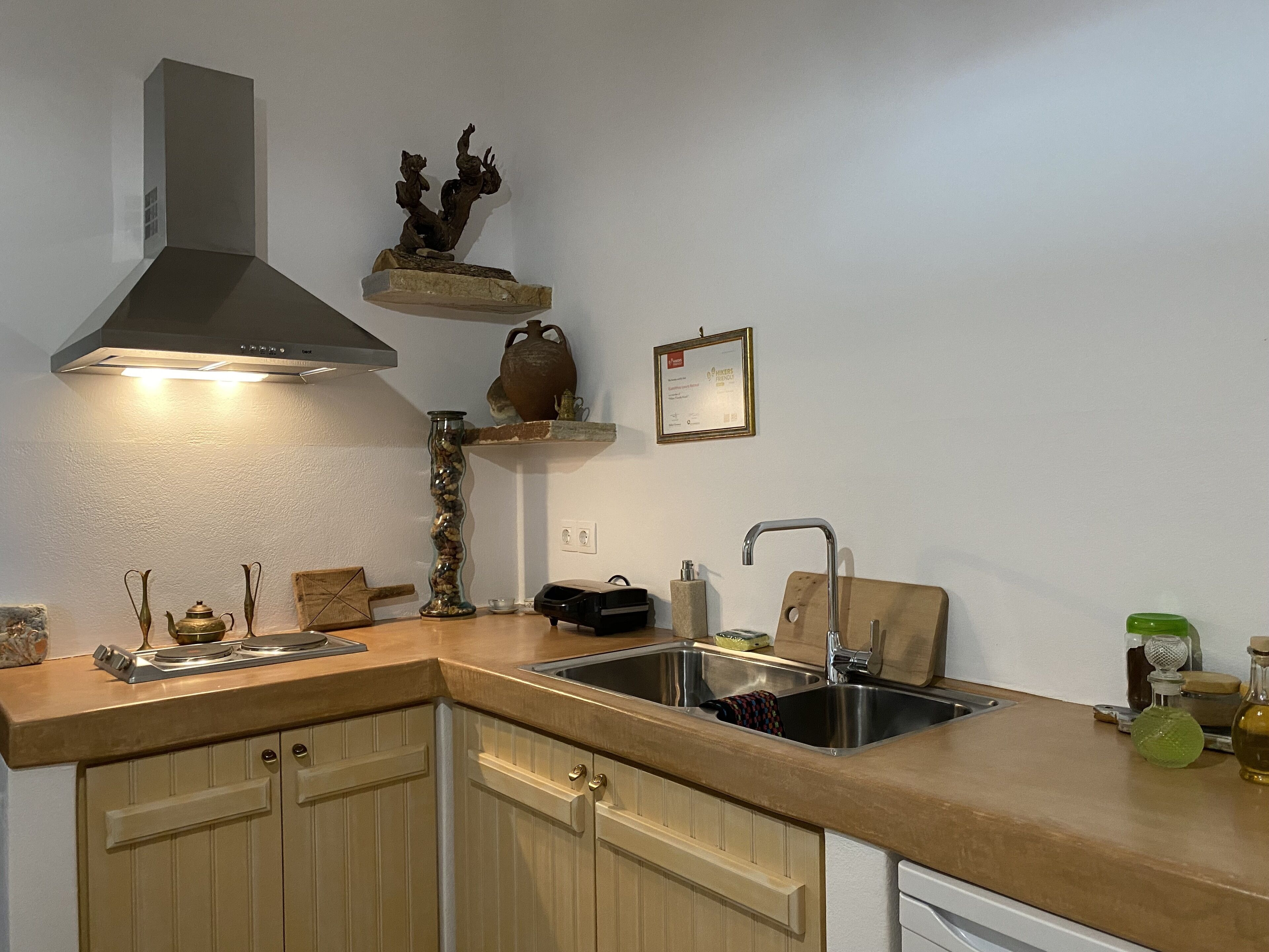 ELaiolithos Luxury Retreat