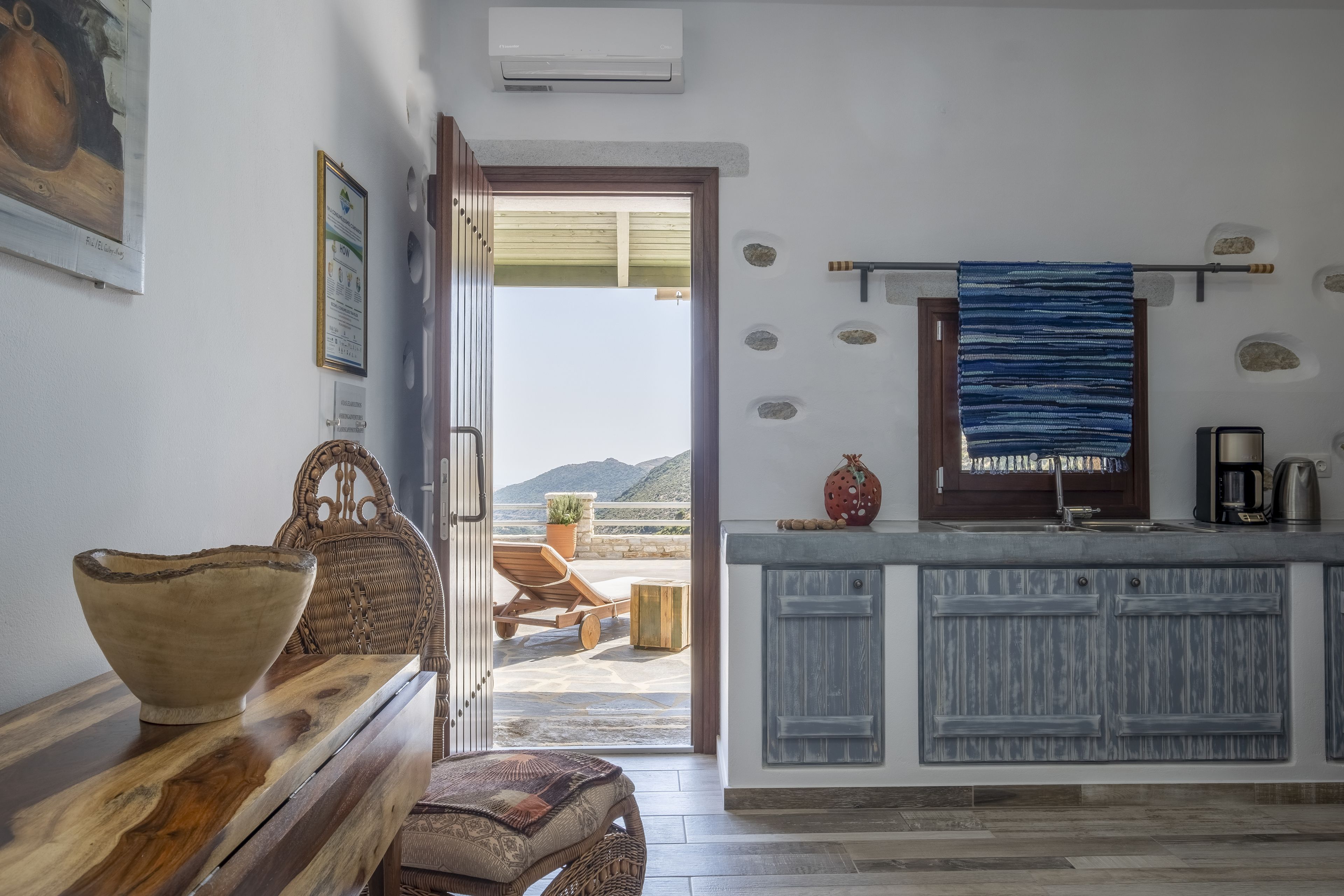ELaiolithos Luxury Retreat