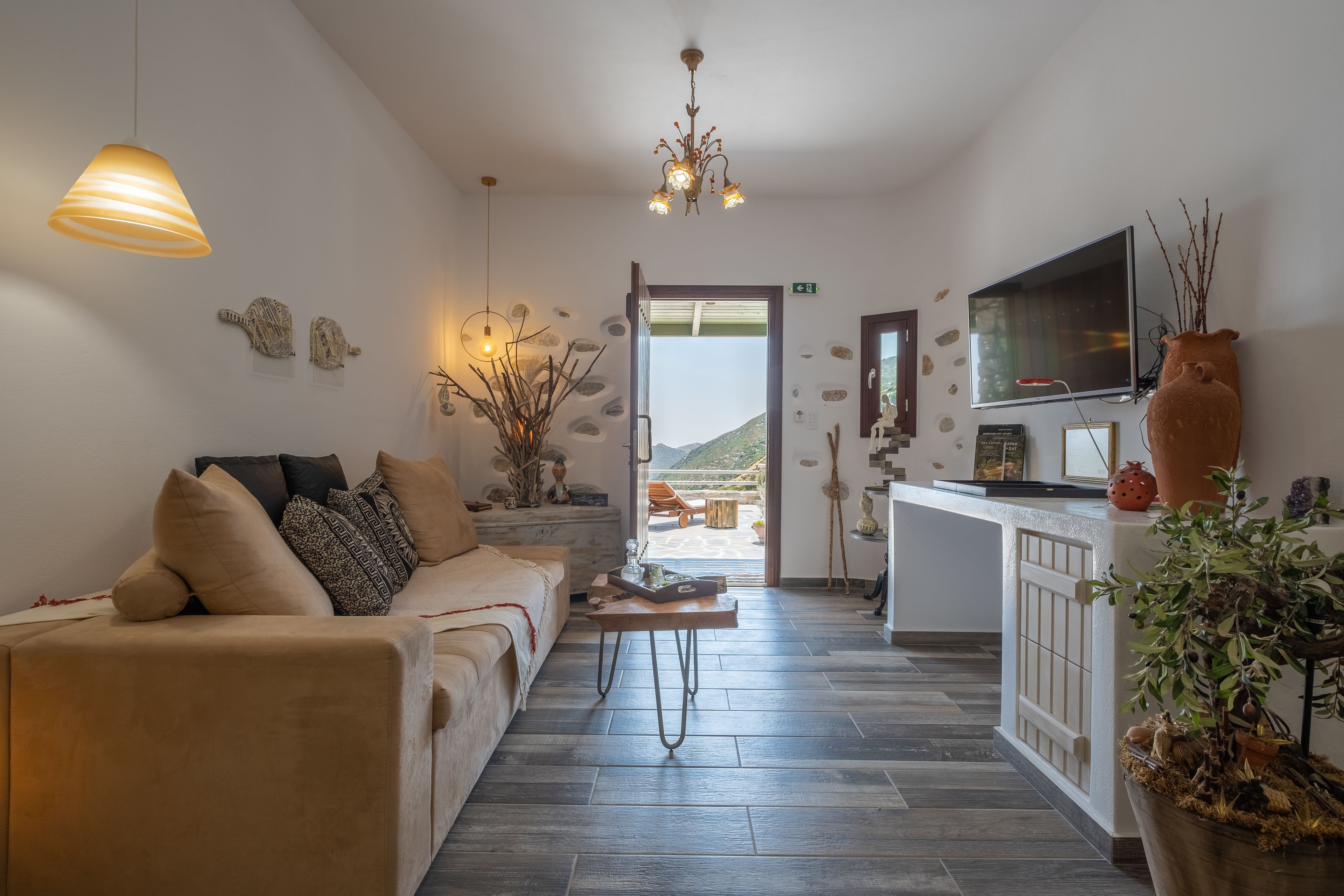 ELaiolithos Luxury Retreat