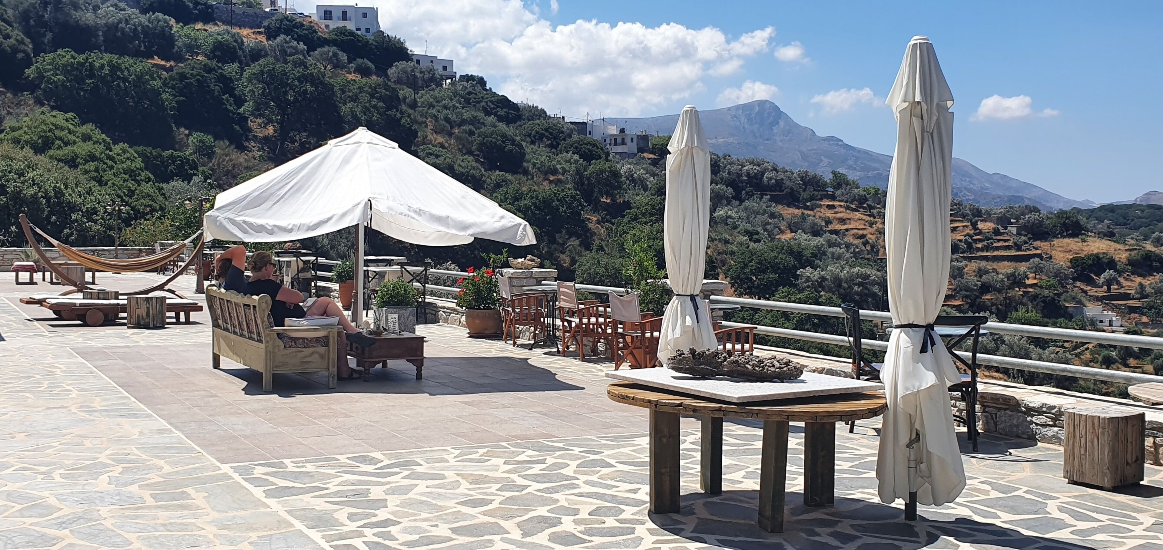 ELaiolithos Luxury Retreat