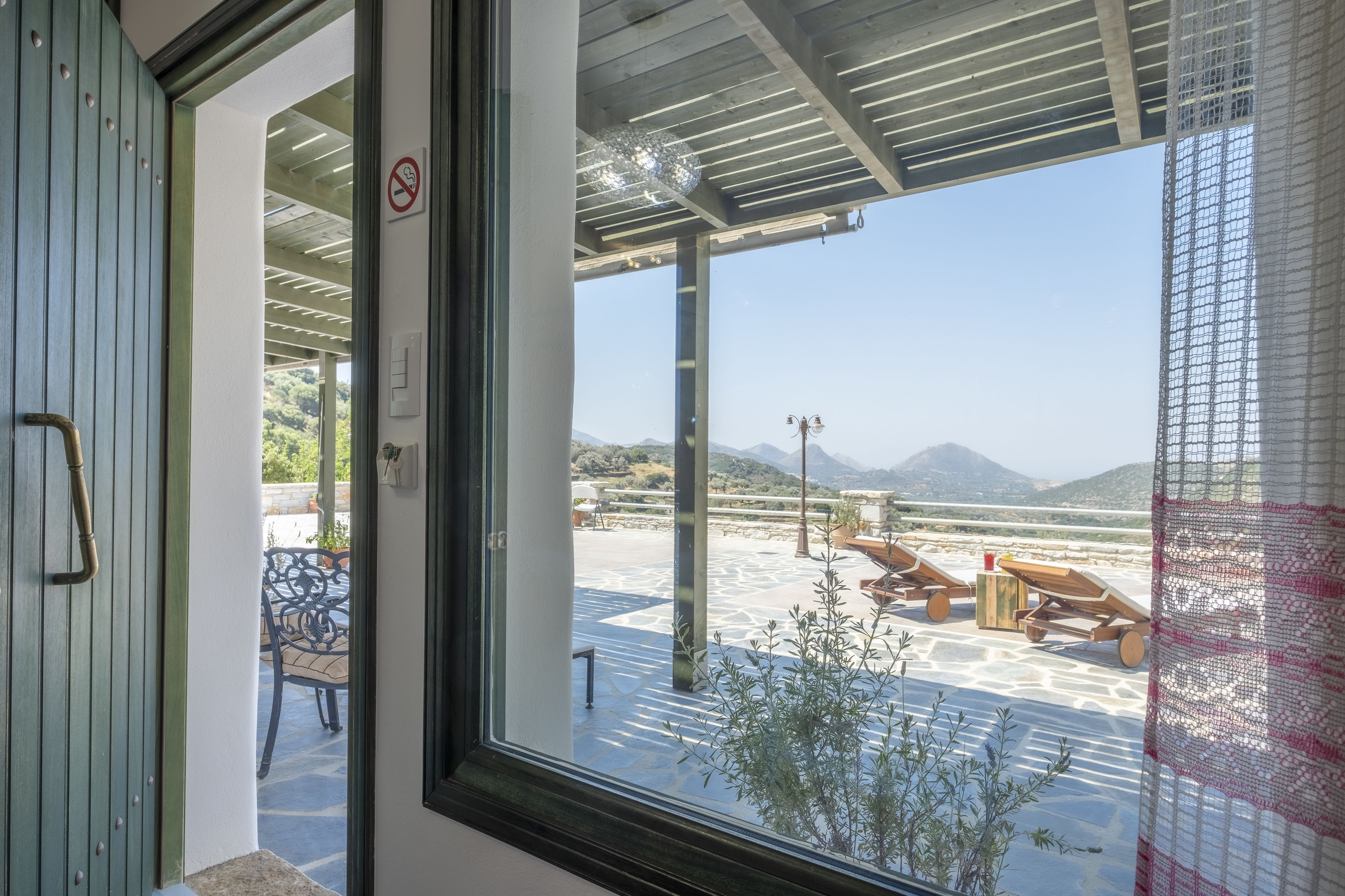 ELaiolithos Luxury Retreat