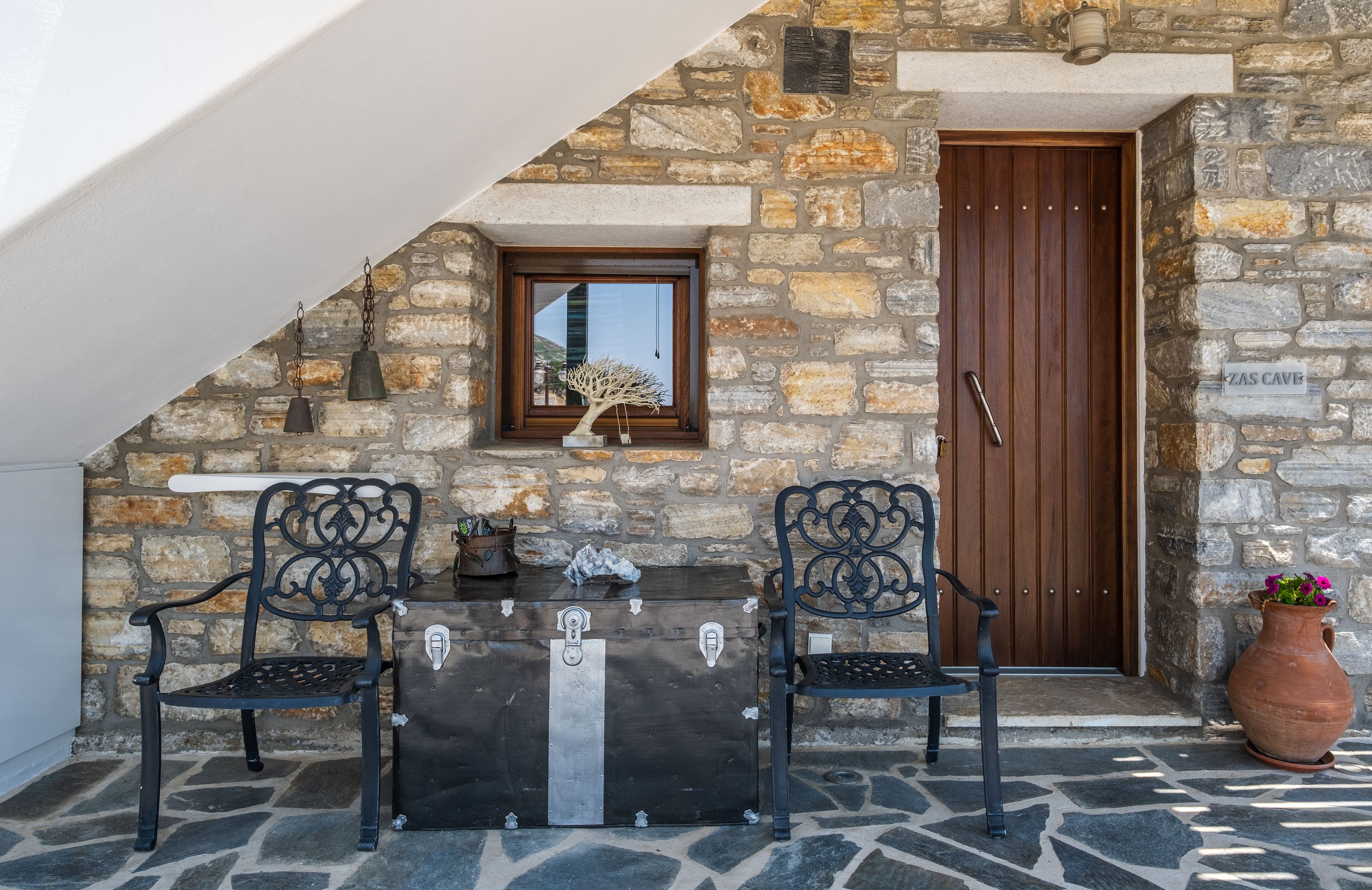 ELaiolithos Luxury Retreat