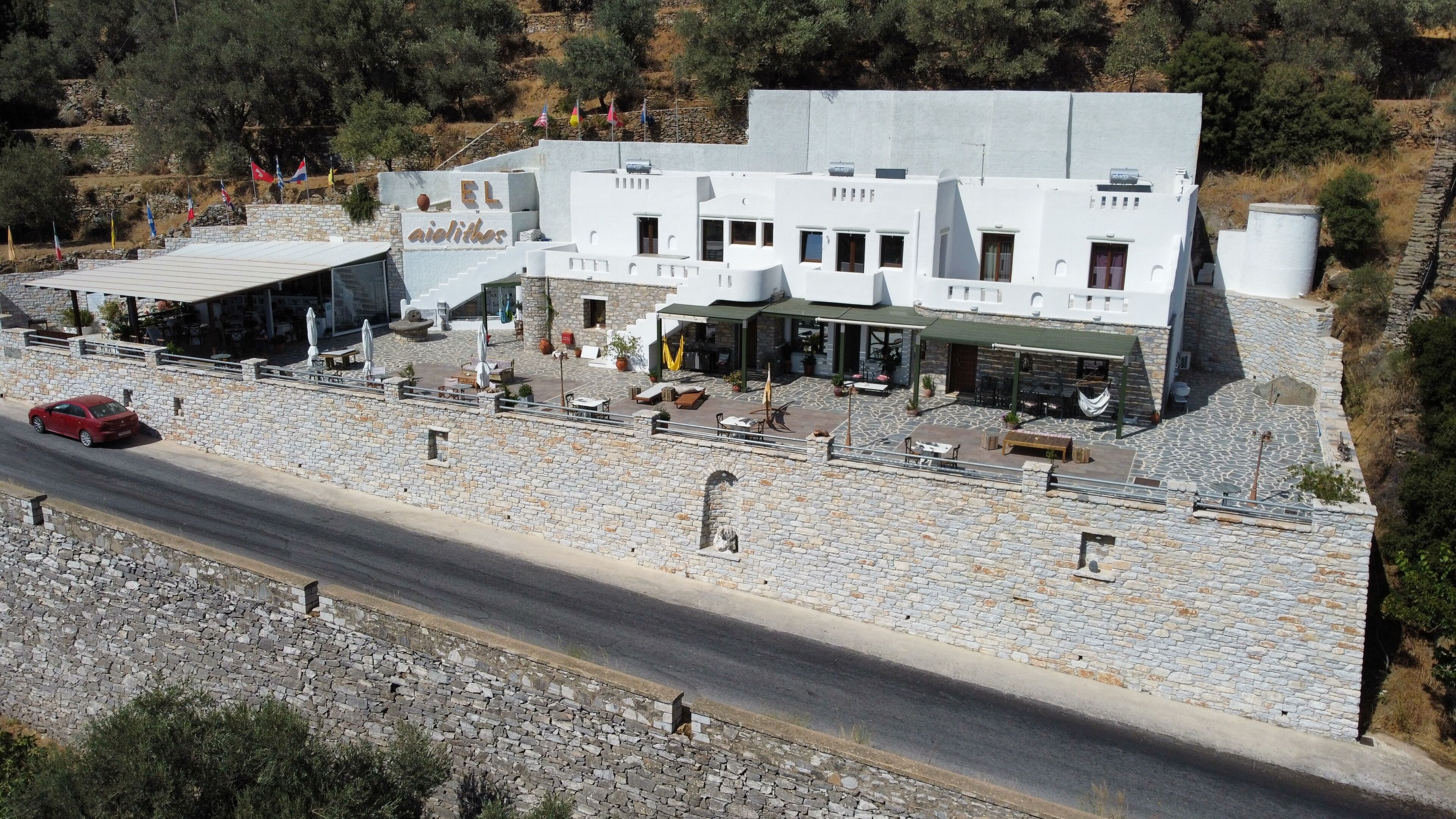 ELaiolithos Luxury Retreat