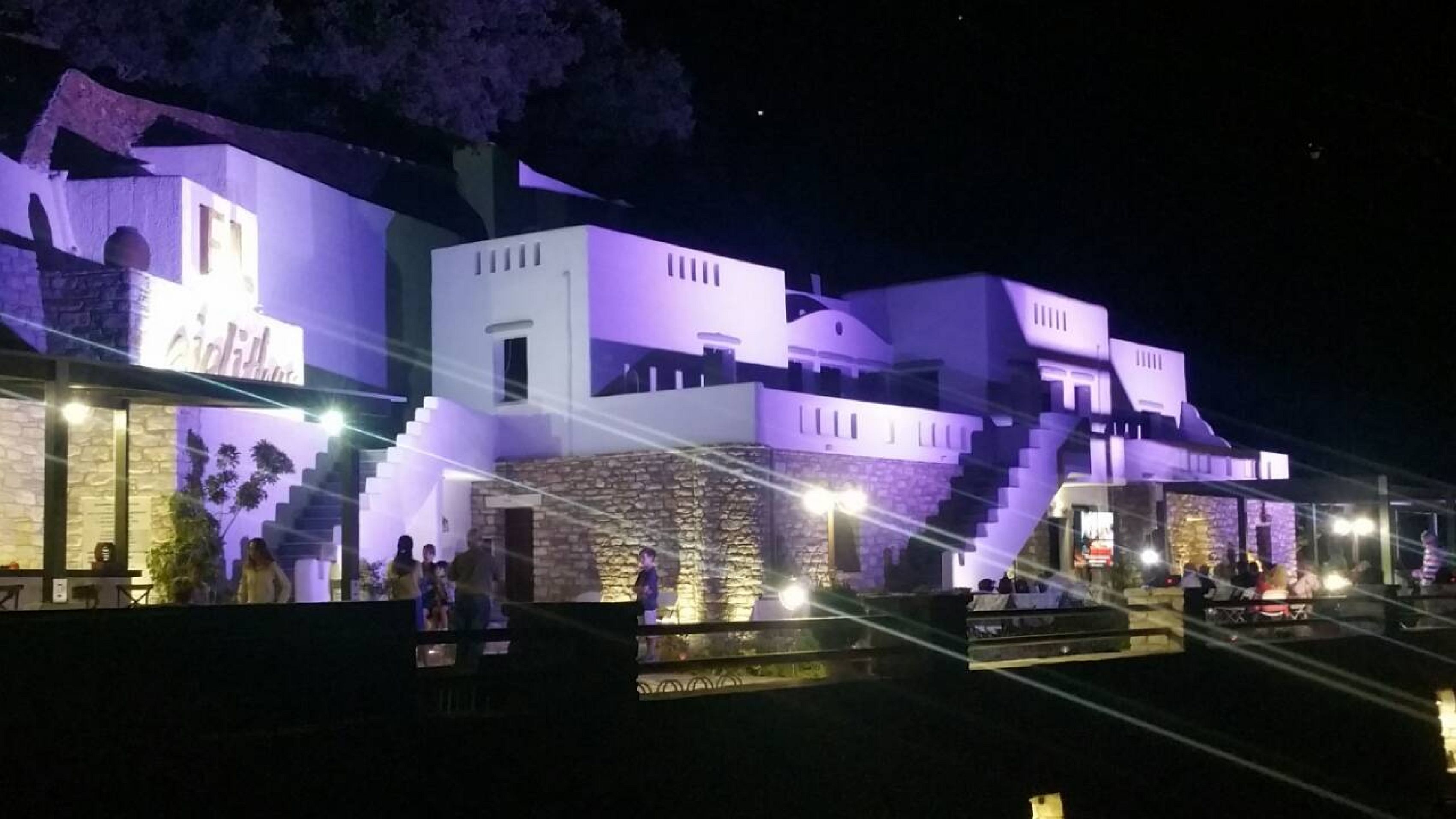 ELaiolithos Luxury Retreat