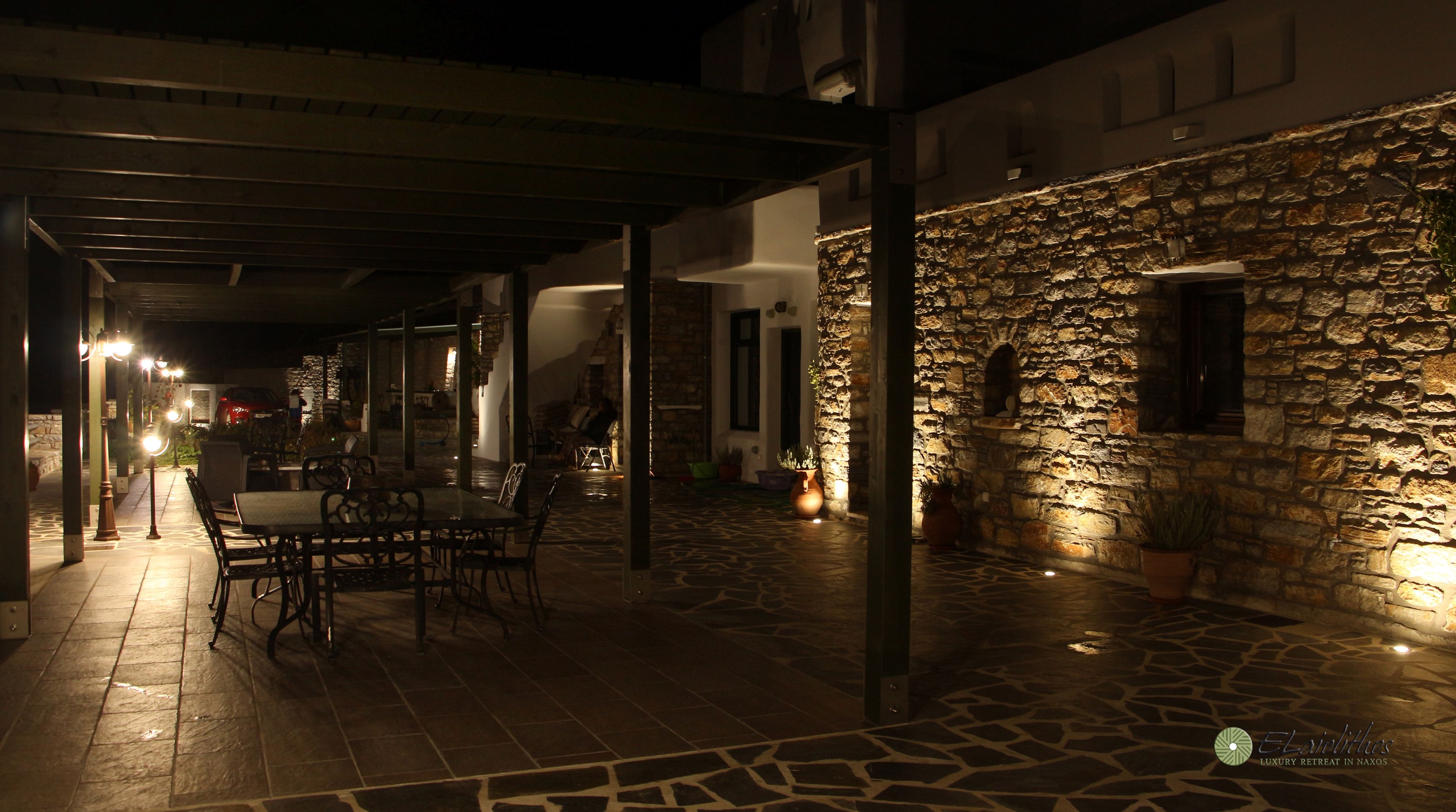 ELaiolithos Luxury Retreat