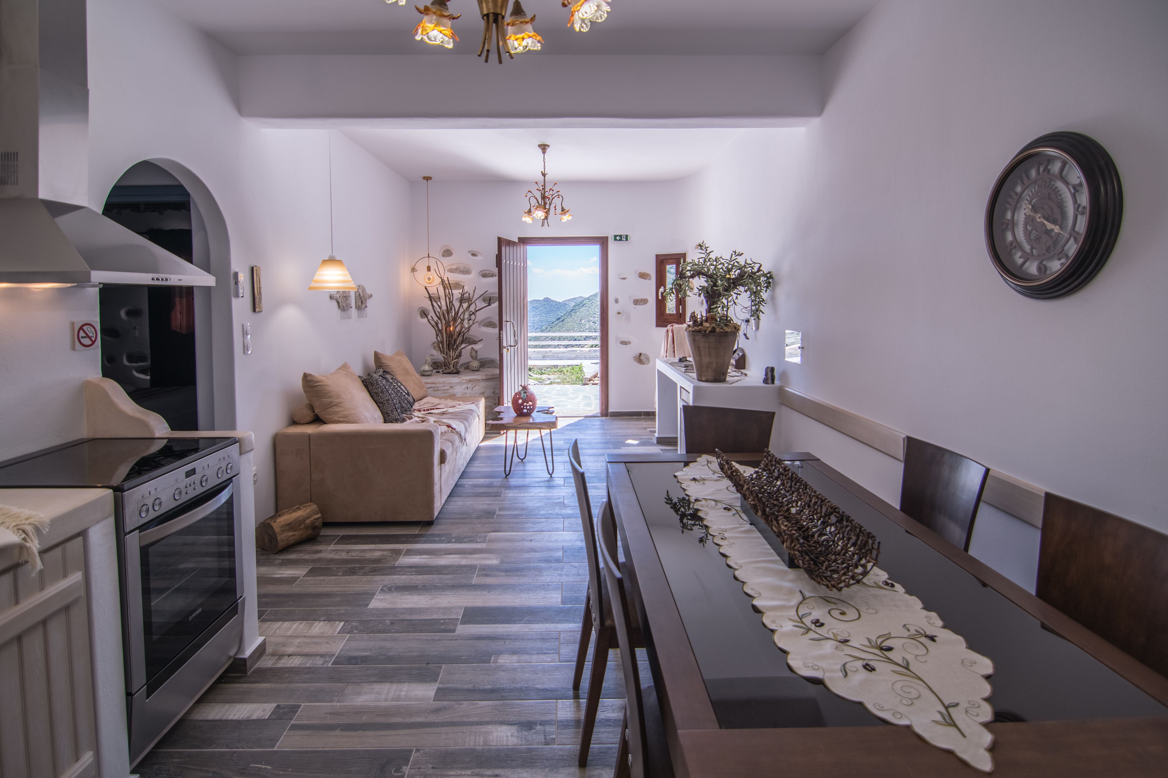 ELaiolithos Luxury Retreat