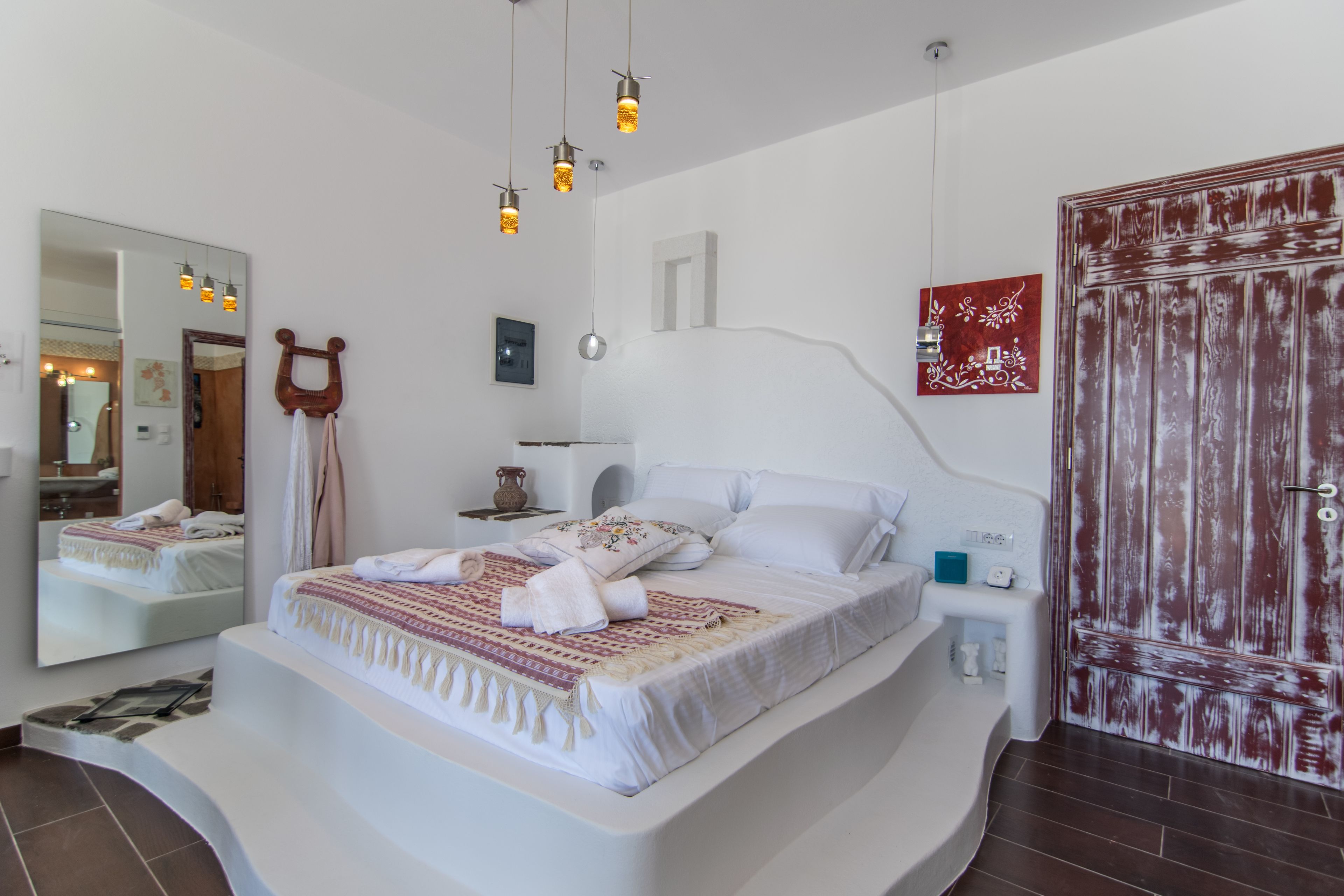 ELaiolithos Luxury Retreat