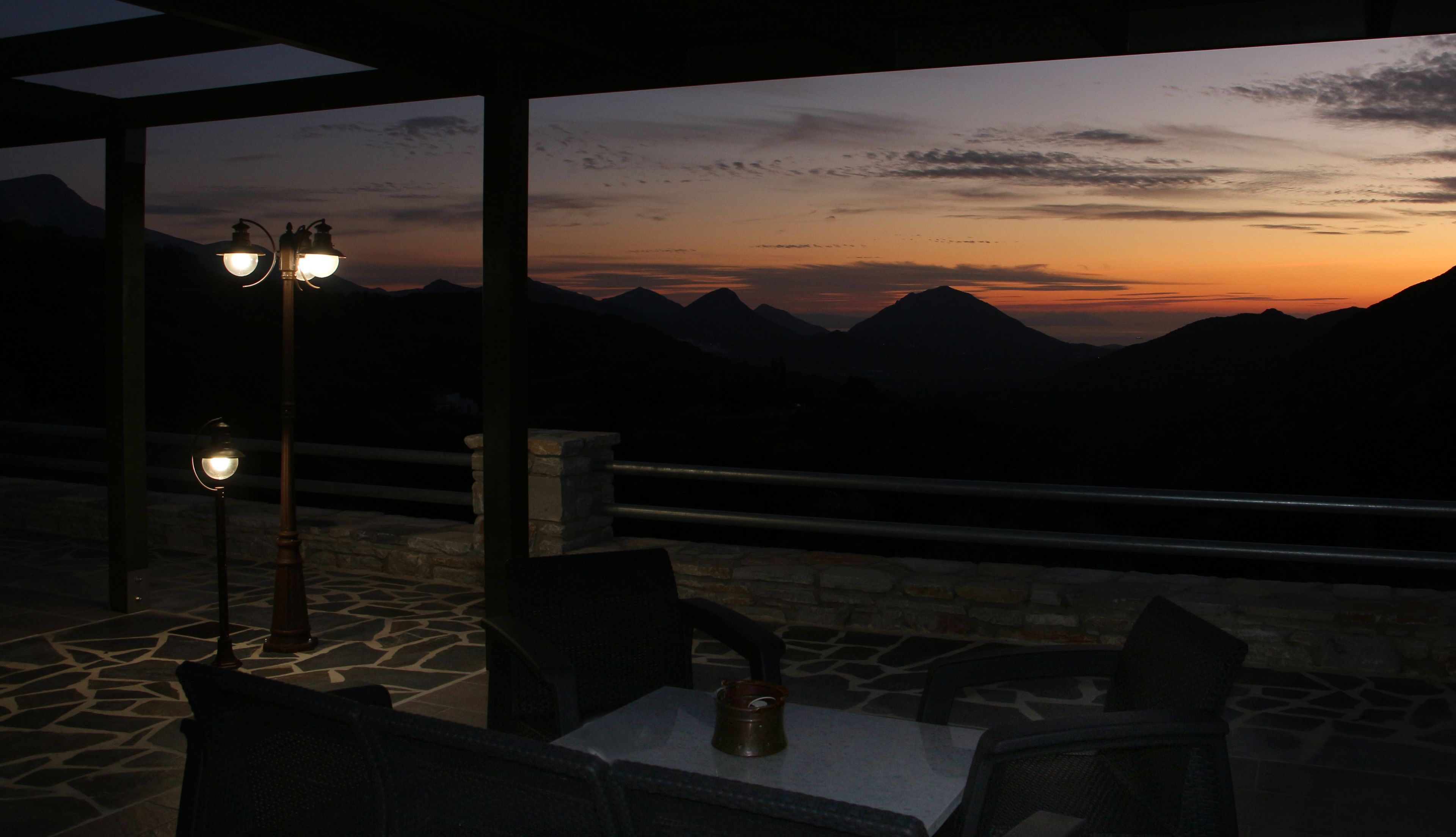 ELaiolithos Luxury Retreat