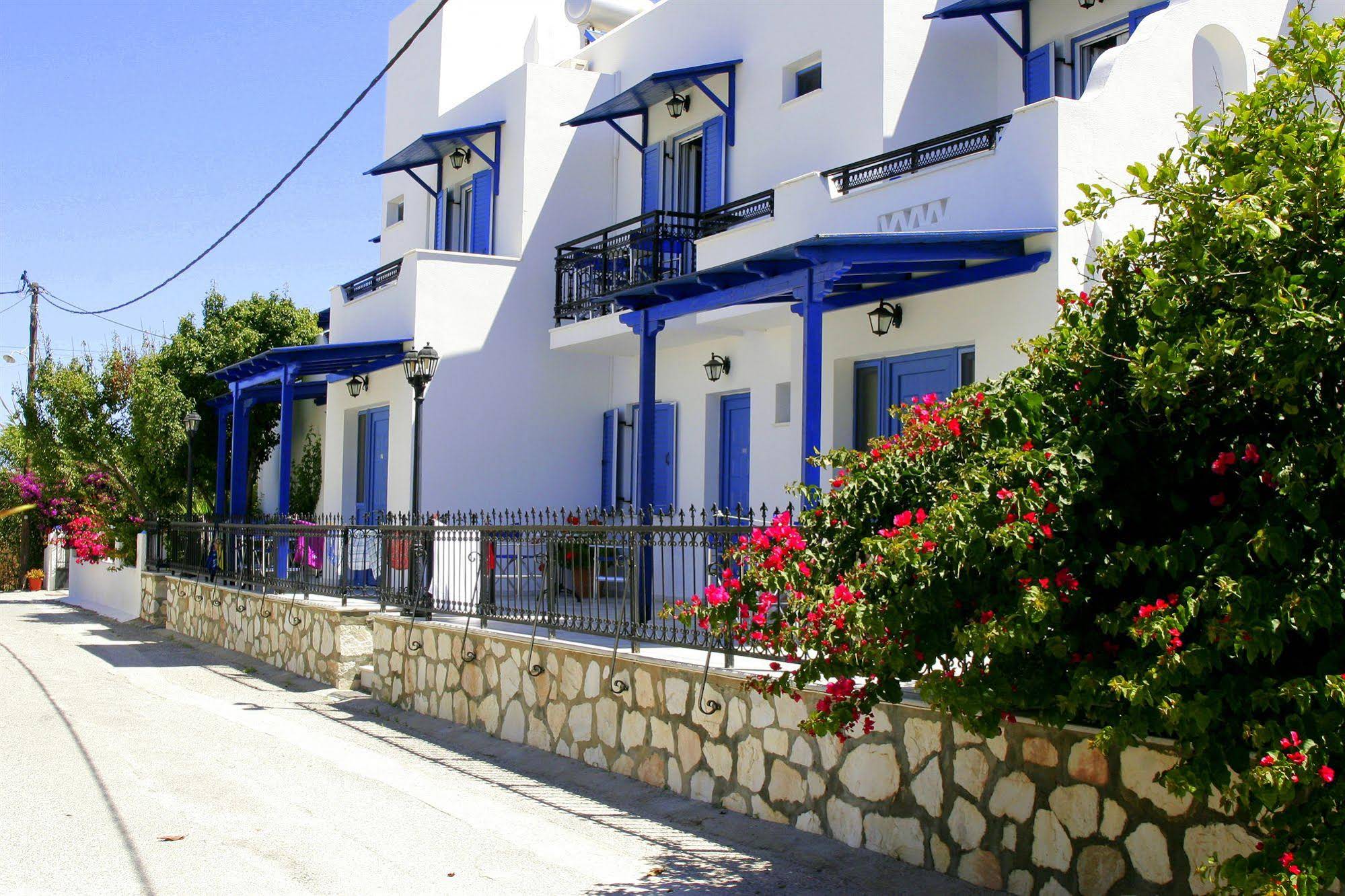 Ikaros Studios & Apartments