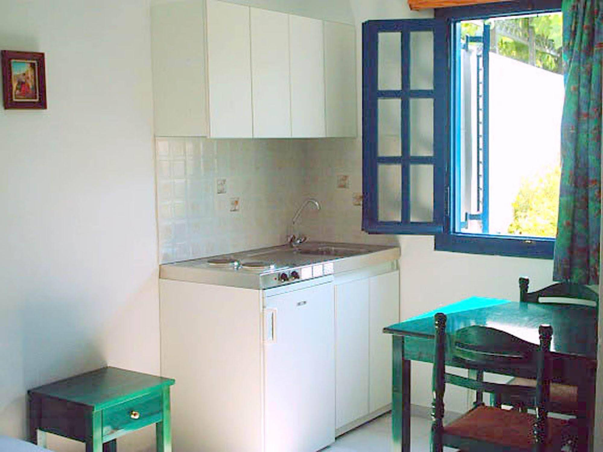 Ikaros Studios & Apartments