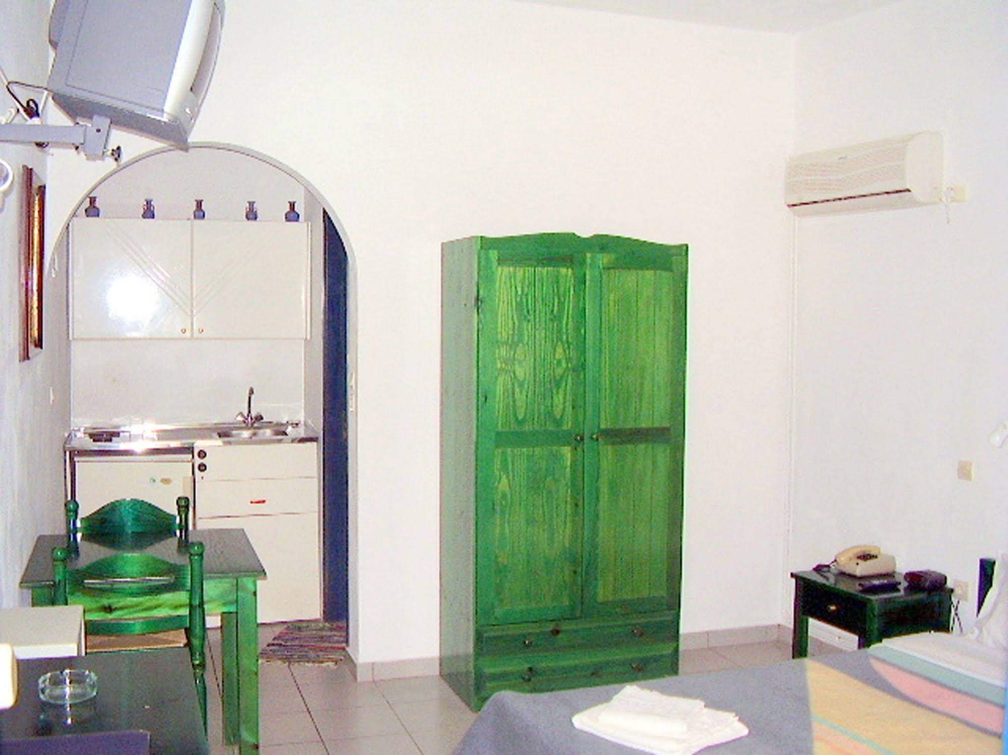 Ikaros Studios & Apartments