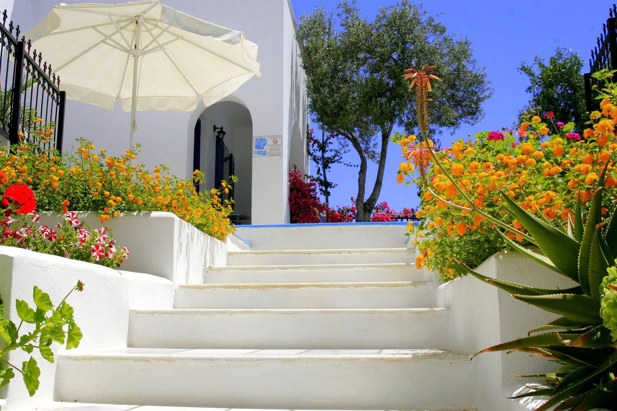 Ikaros Studios & Apartments