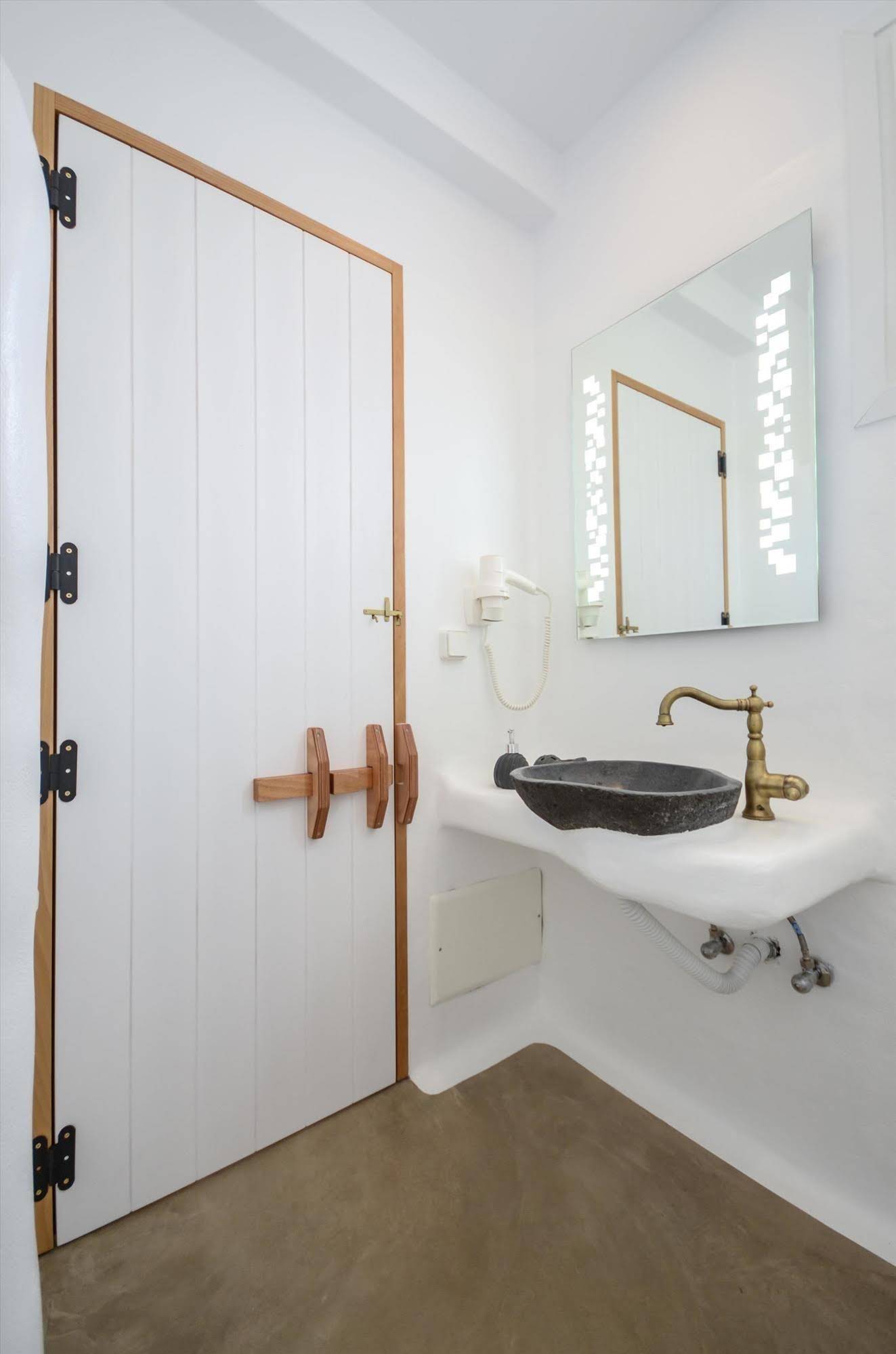Ktima Lino Studios & Suites