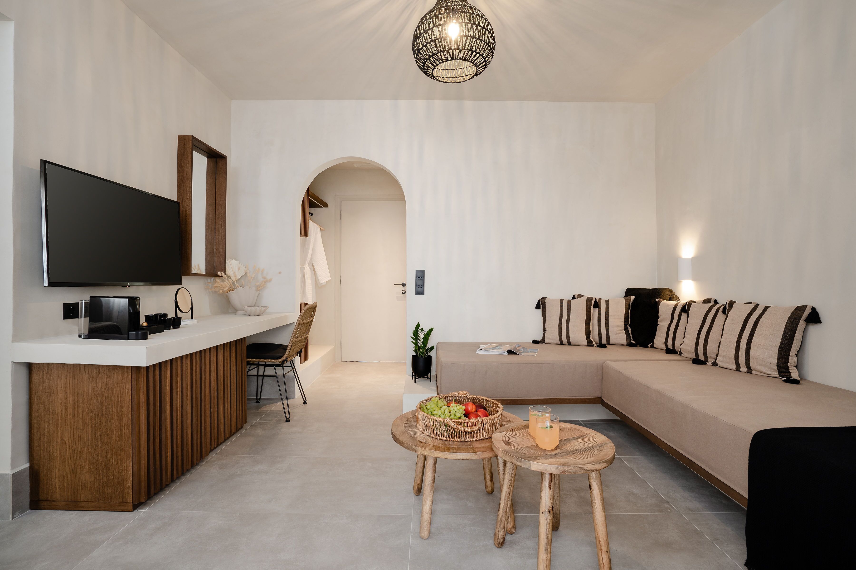 Polis of Naxos Stylish Suites