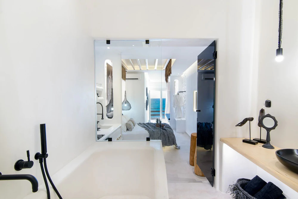 Portara Seaside Luxury Suites