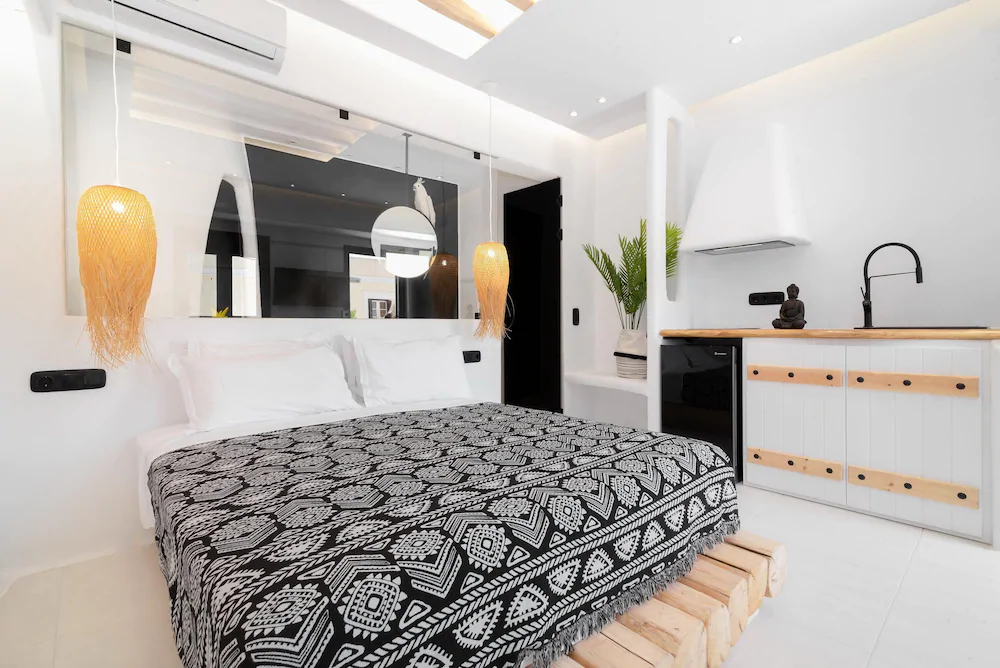 Portara Seaside Luxury Suites