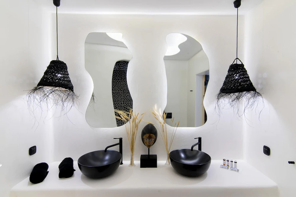 Portara Seaside Luxury Suites