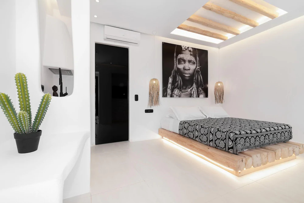 Portara Seaside Luxury Suites