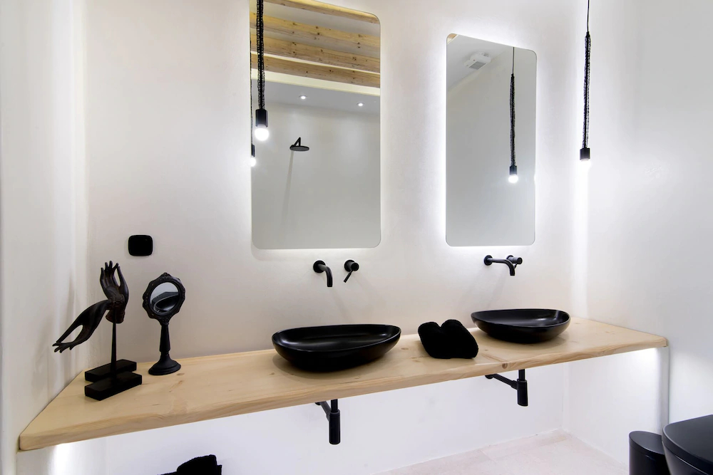 Portara Seaside Luxury Suites