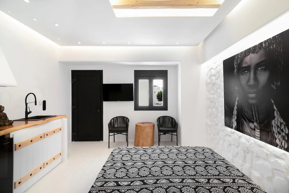 Portara Seaside Luxury Suites