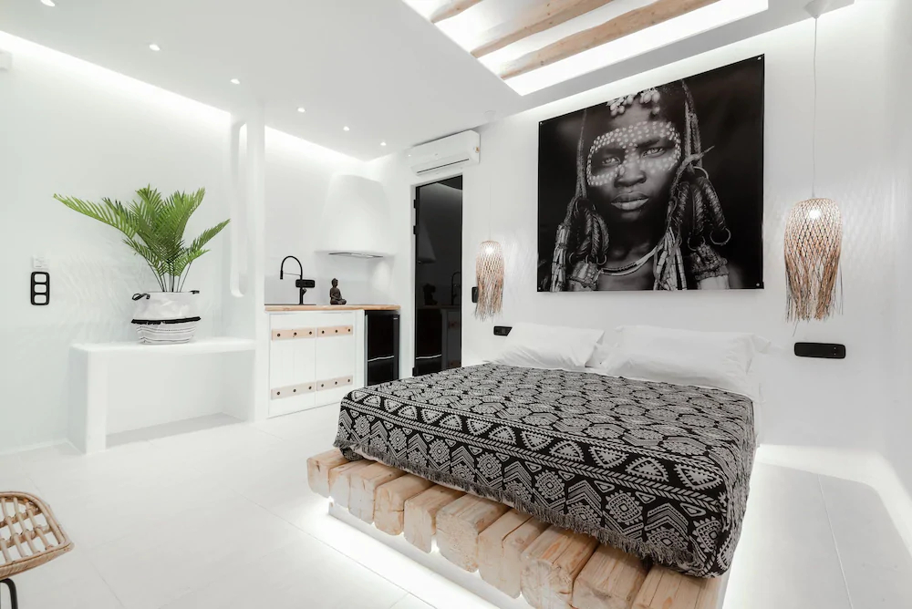 Portara Seaside Luxury Suites