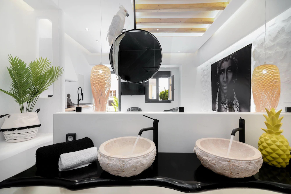 Portara Seaside Luxury Suites