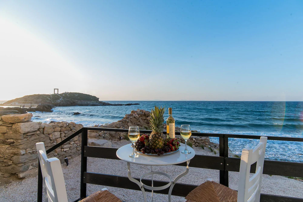 Portara Seaside Luxury Suites