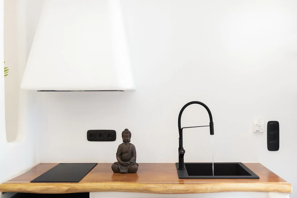 Portara Seaside Luxury Suites