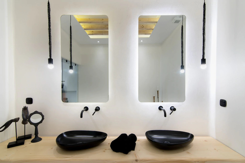 Portara Seaside Luxury Suites