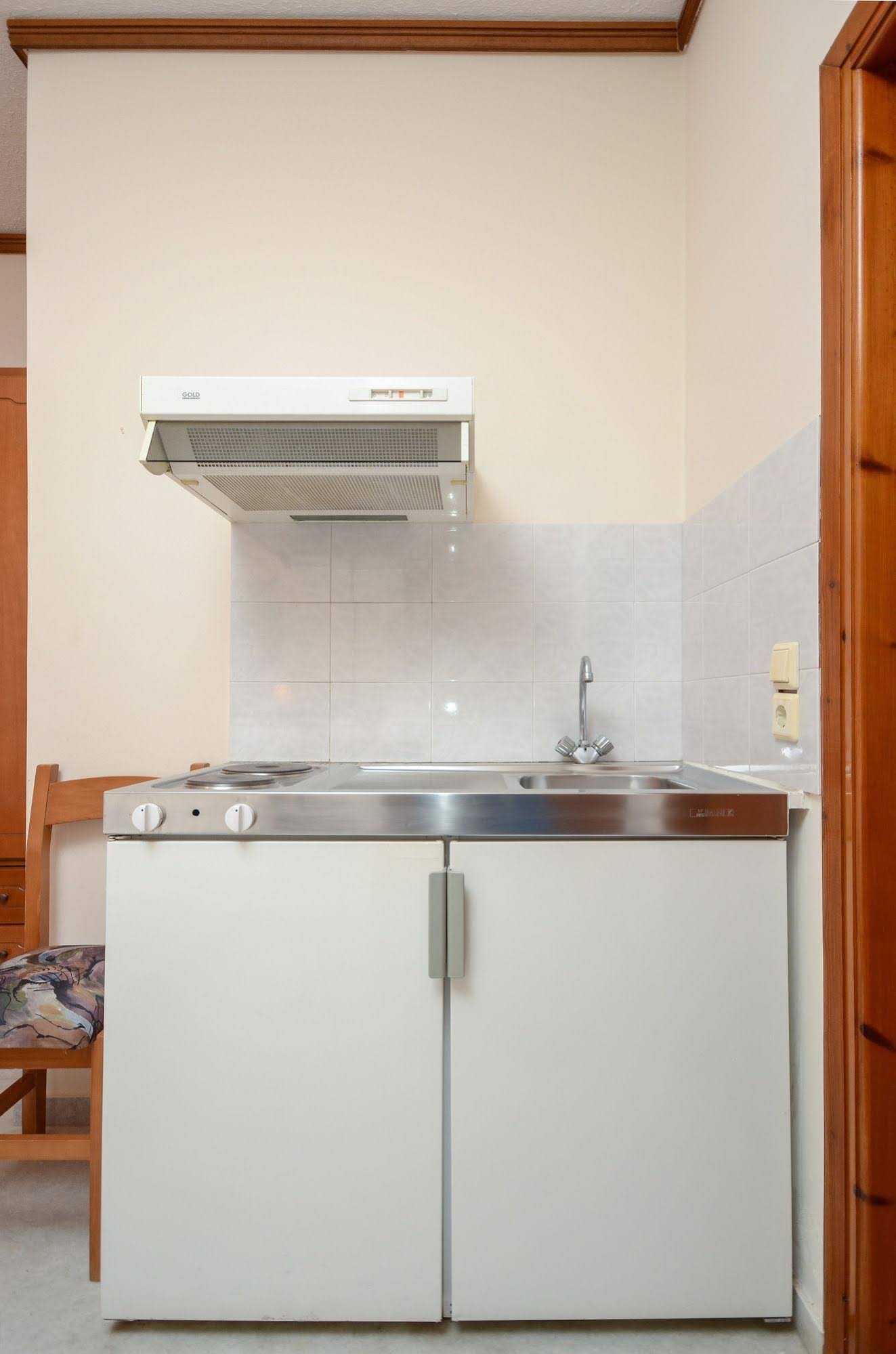 Rena Valetta Studios