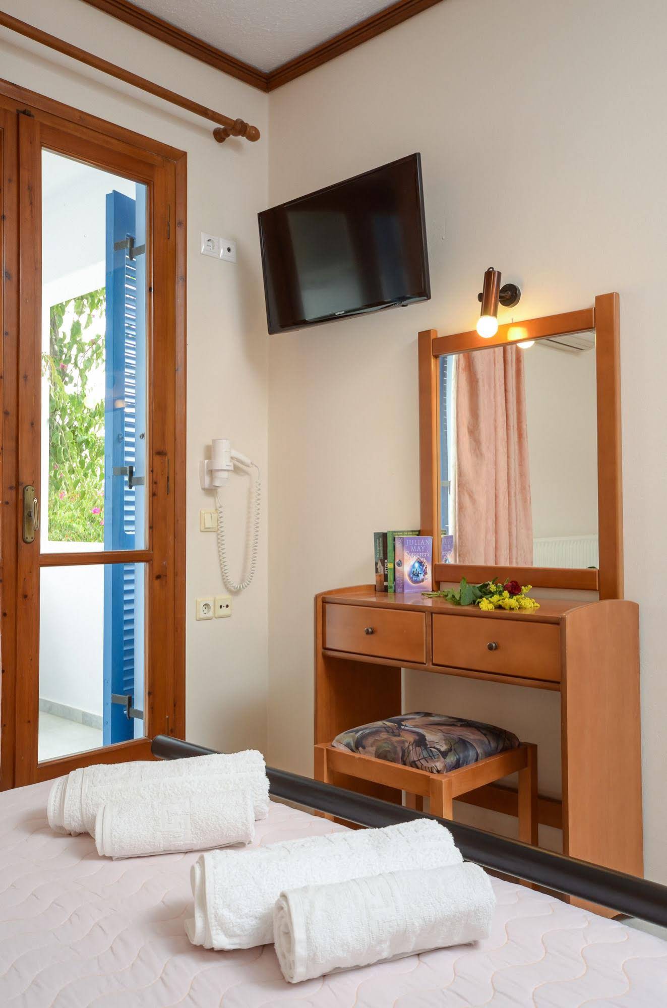 Rena Valetta Studios