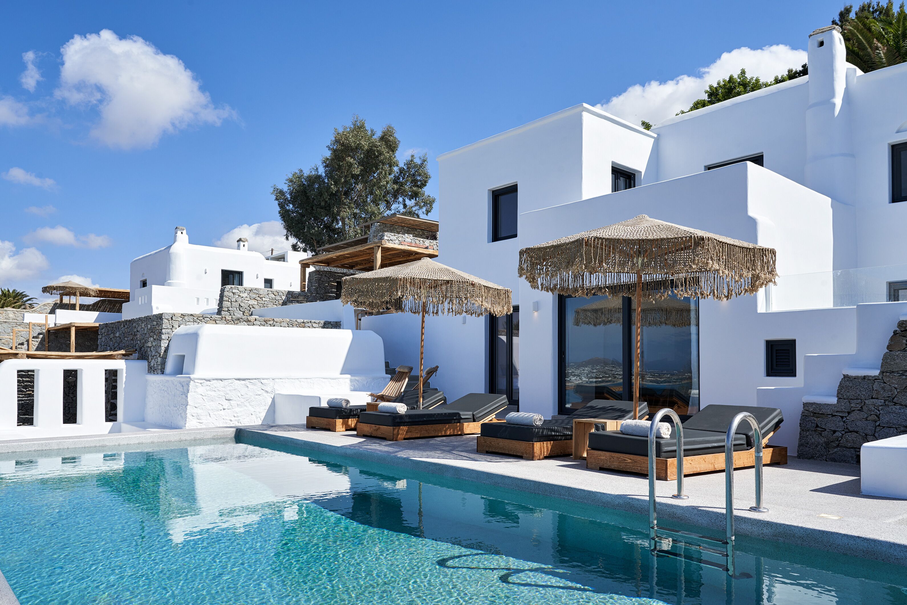 Hill Club Naxos