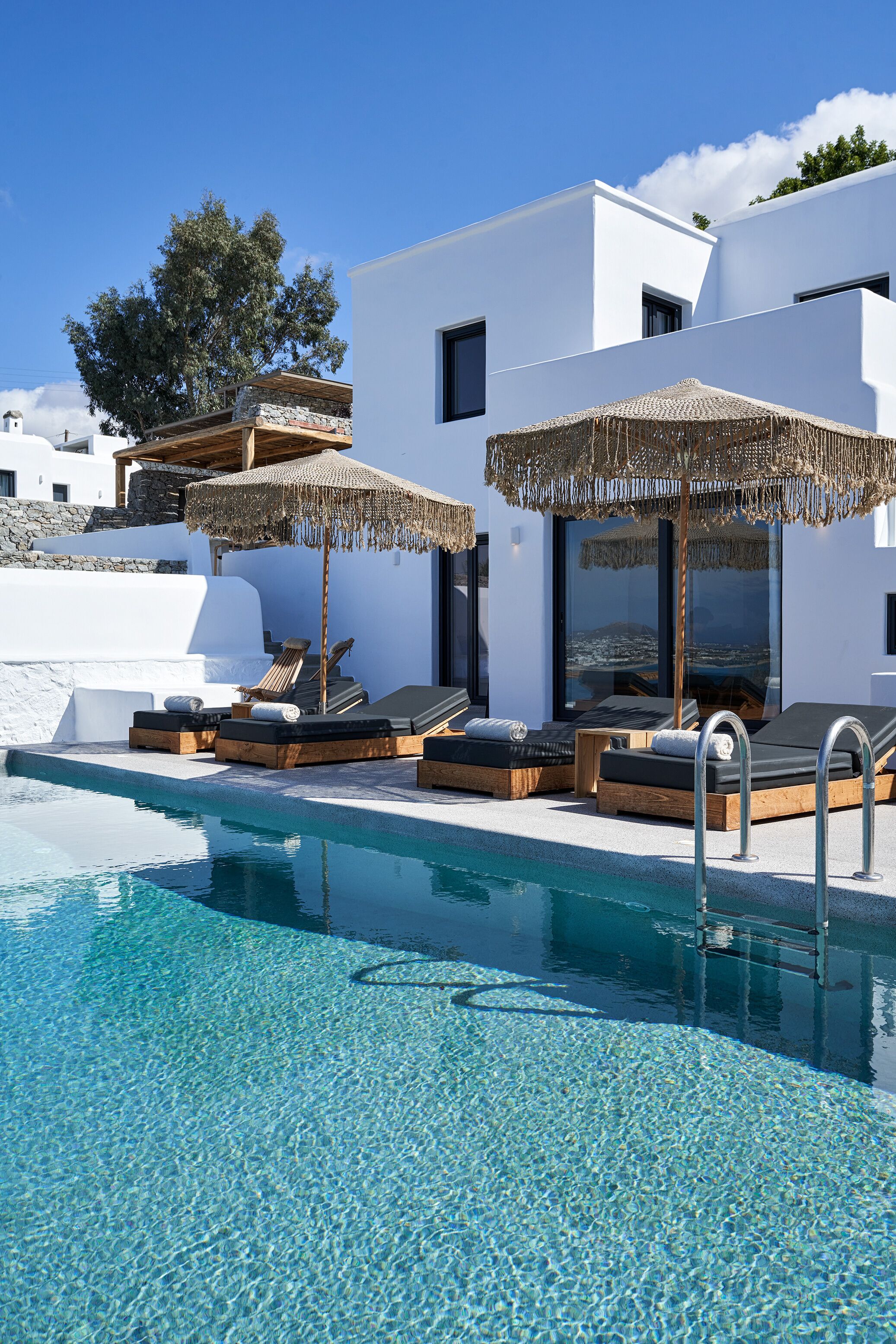 Hill Club Naxos
