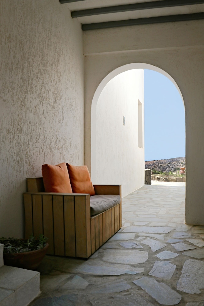 Ailouros Summer Hotel