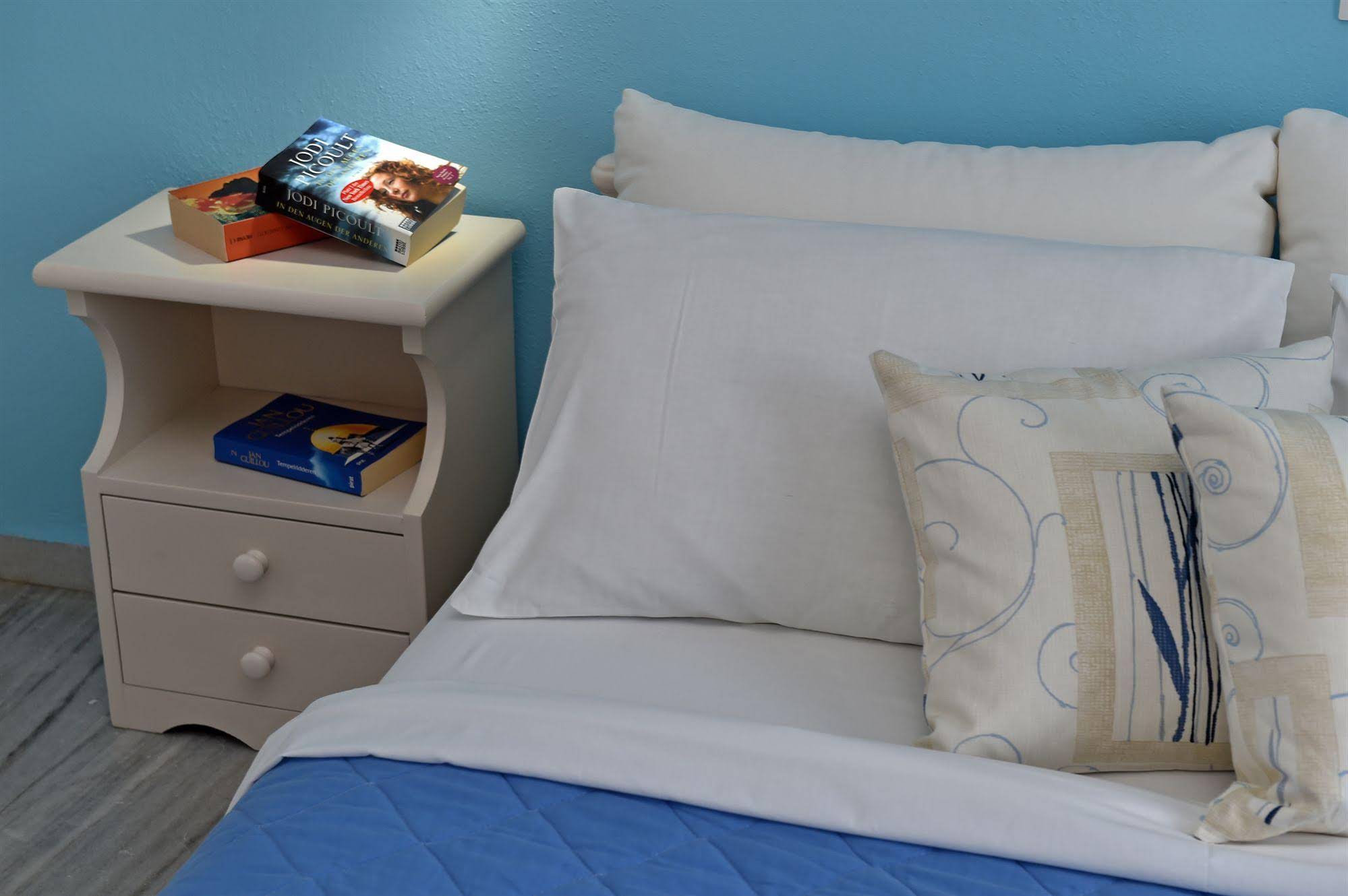 Tarsa Seaside Studios & Apartments