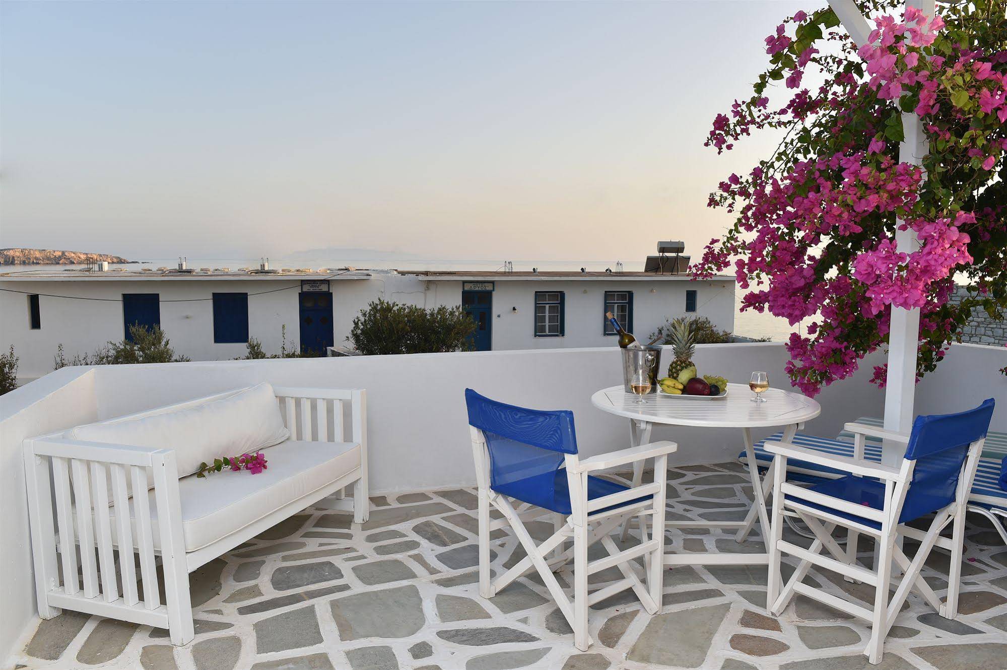 Tarsa Seaside Studios & Apartments
